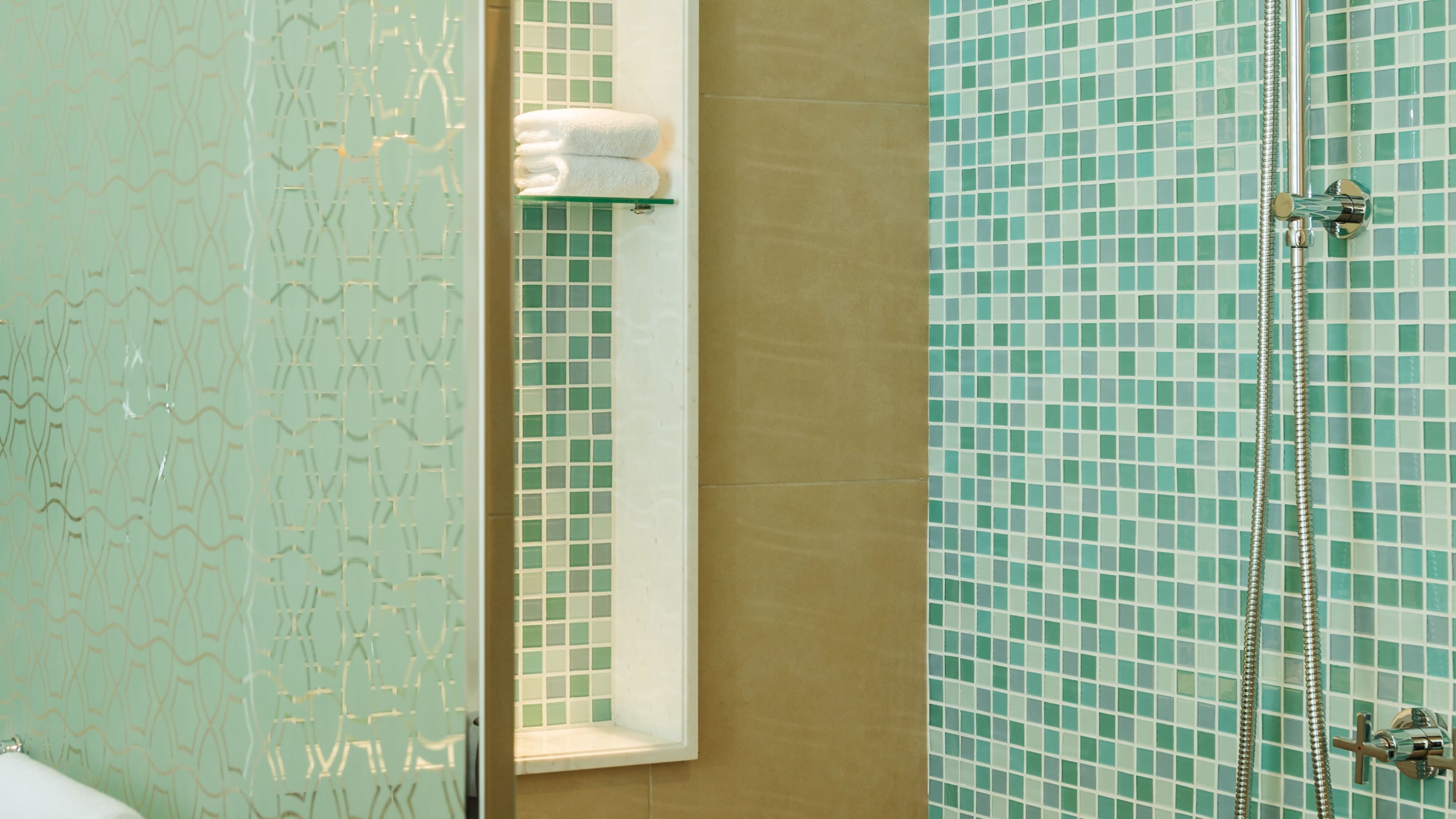 Deluxe Guest room - Image 7