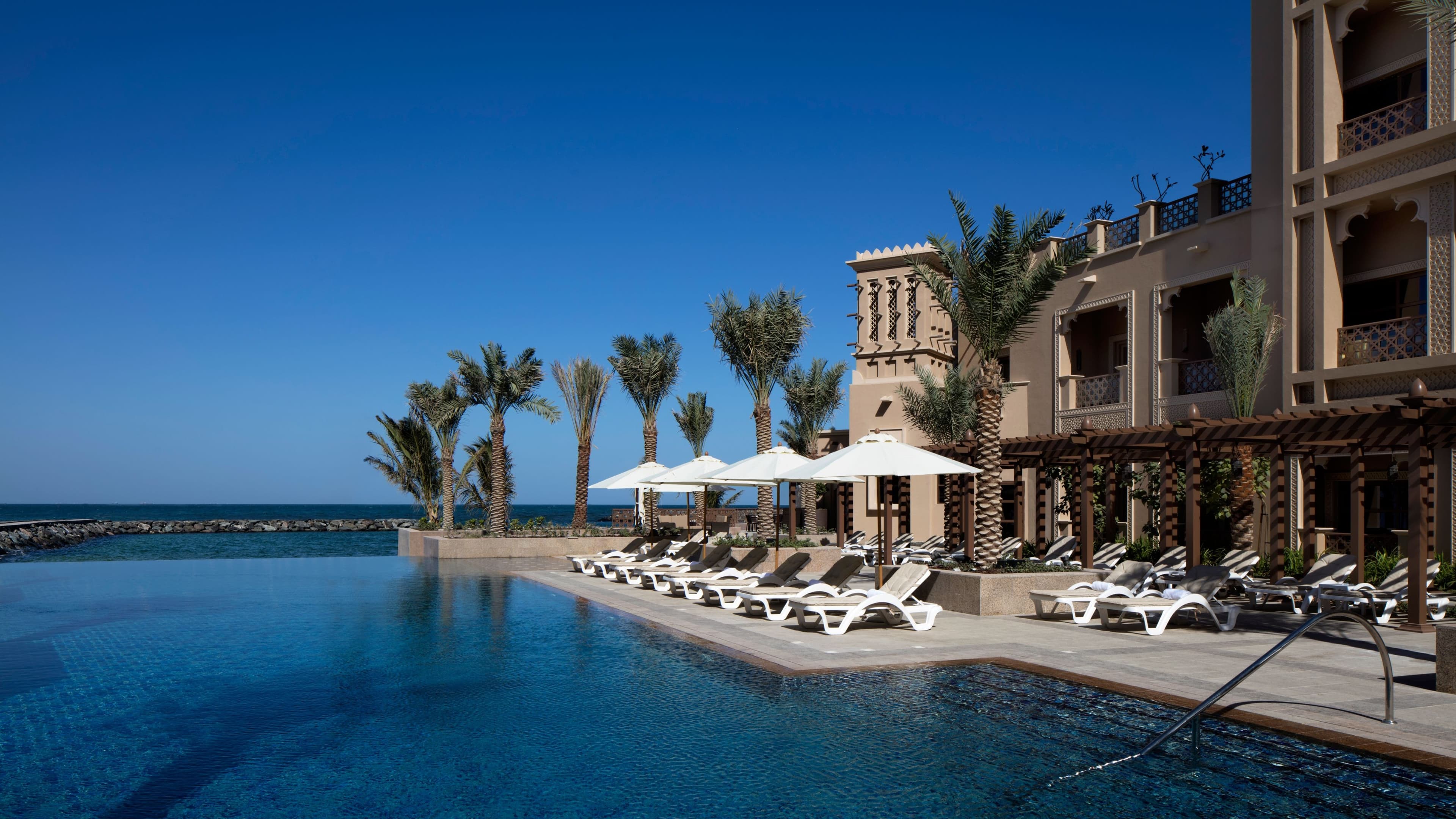Sheraton Sharjah Beach Resort & Spa — 12