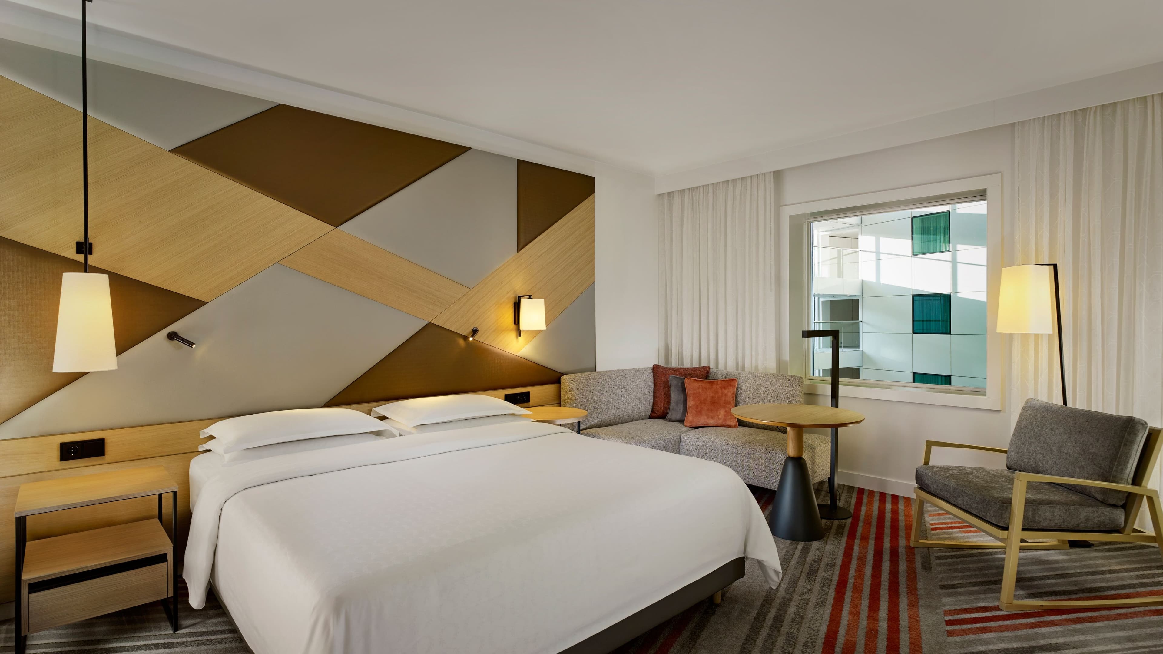 Sheraton Amsterdam Airport Hotel and Conference Center - Image 2