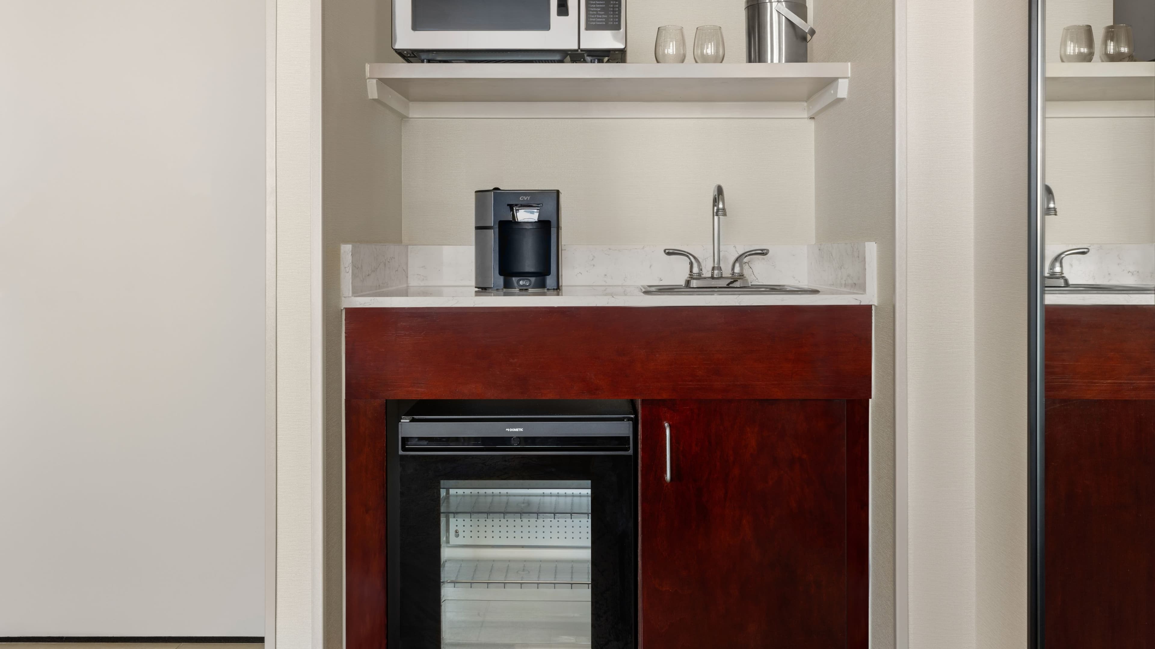 Holiday Inn Express & Suites Greensboro - Lake Oconee — 6