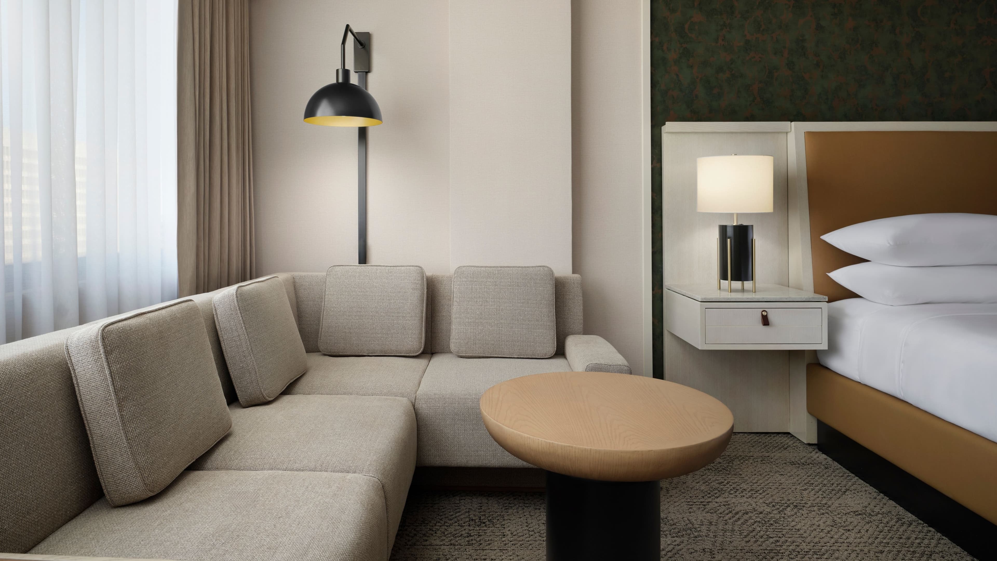 Premier Guest Room - Image 4