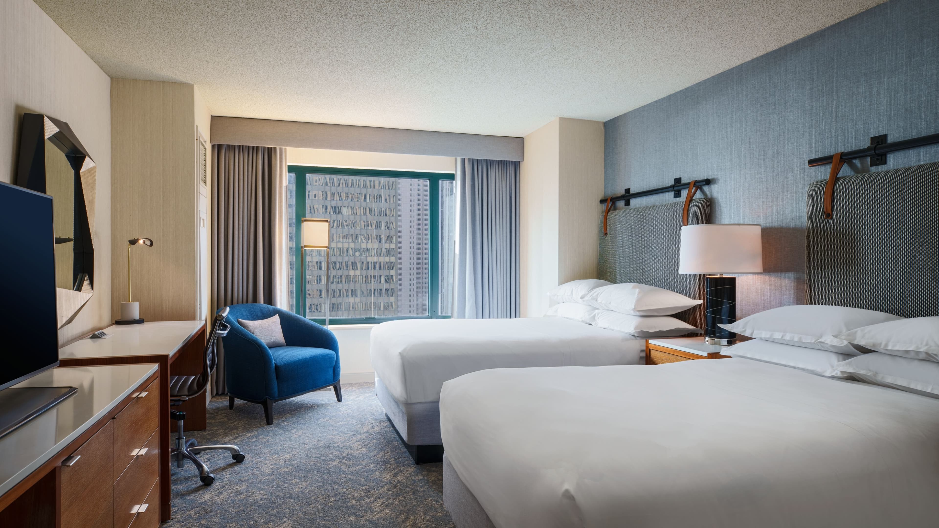 Sheraton Grand Chicago Riverwalk - Image 2