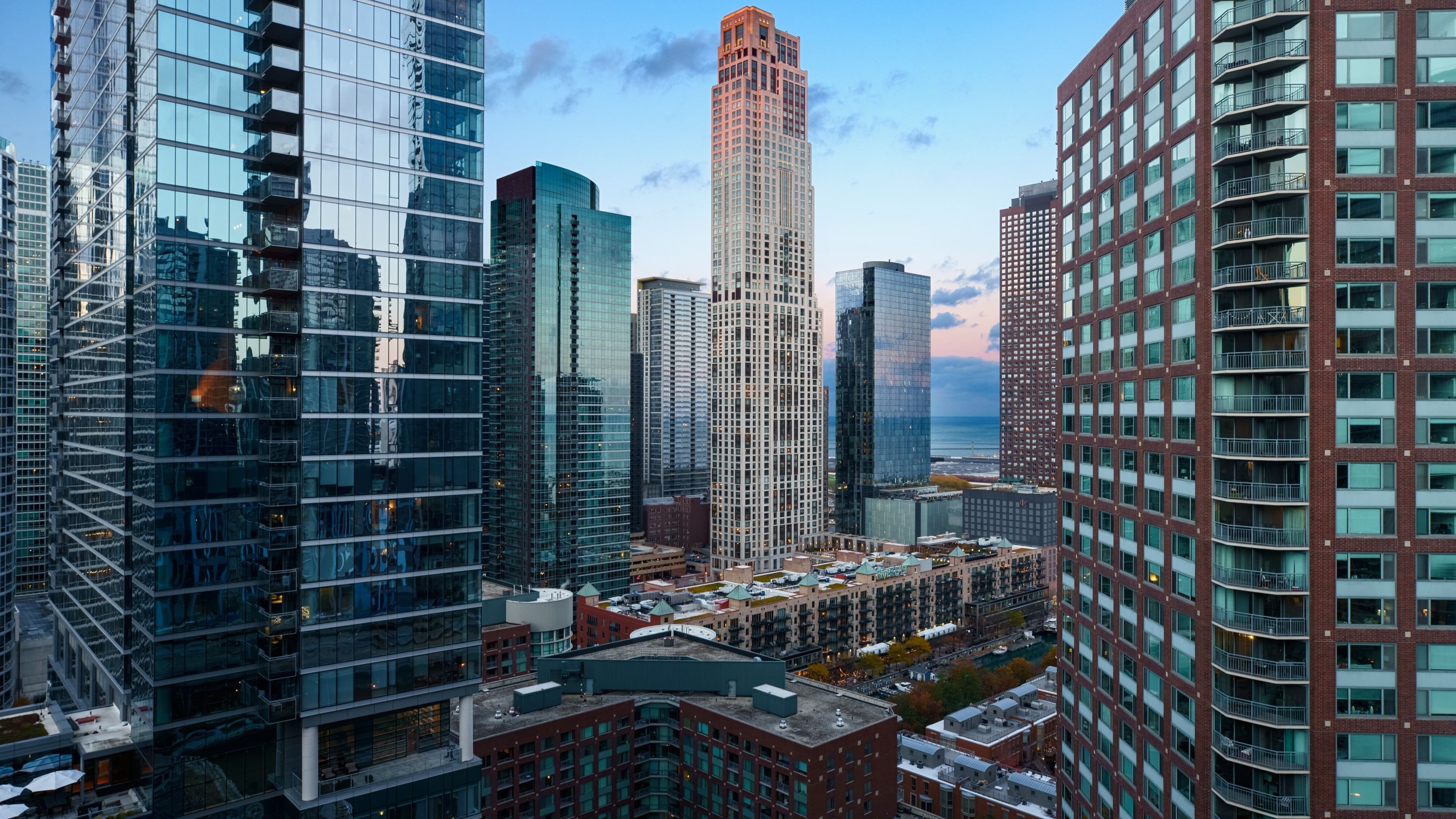 Sheraton Grand Chicago Riverwalk — 19