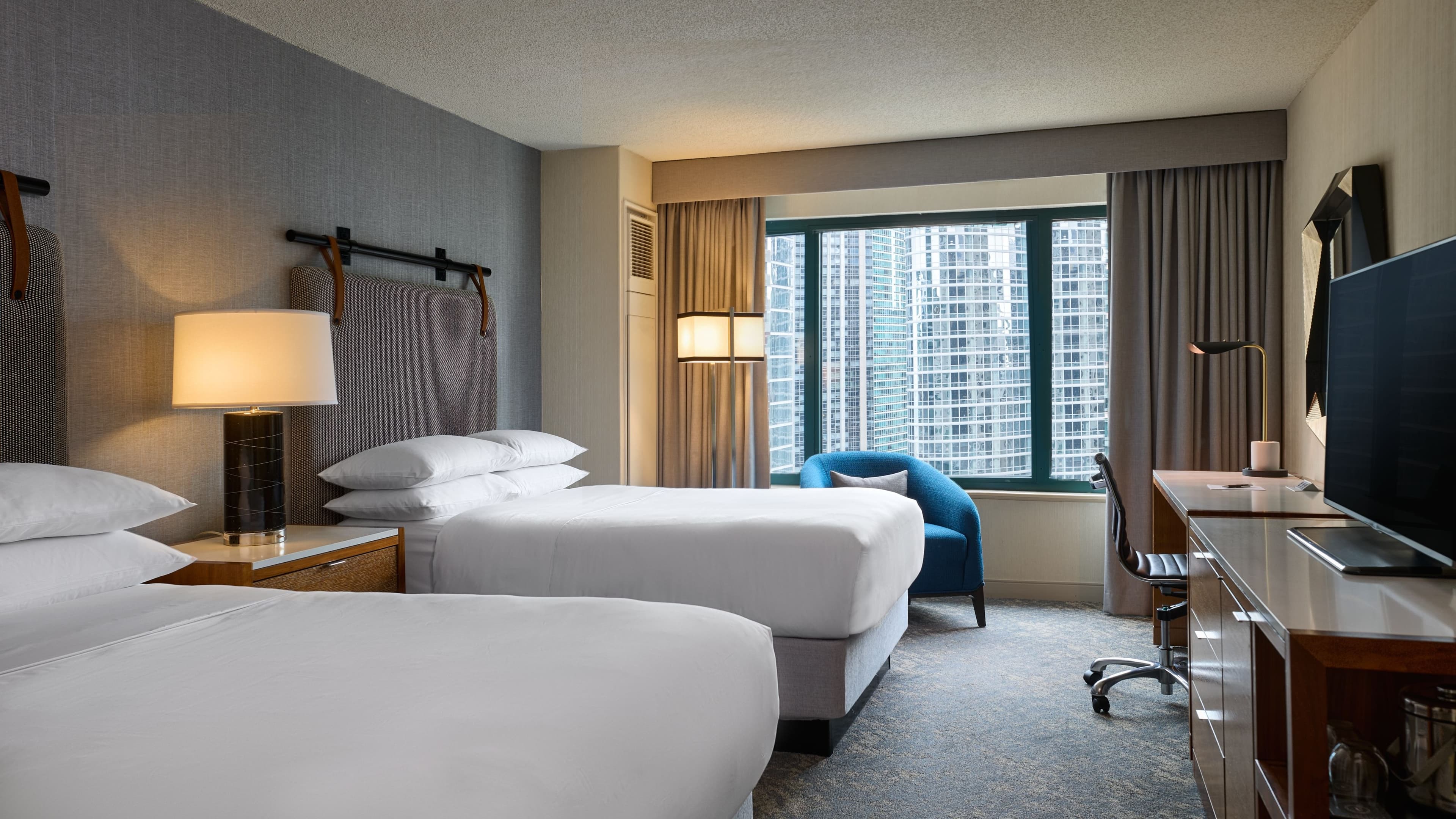 Sheraton Grand Chicago Riverwalk - Image 4