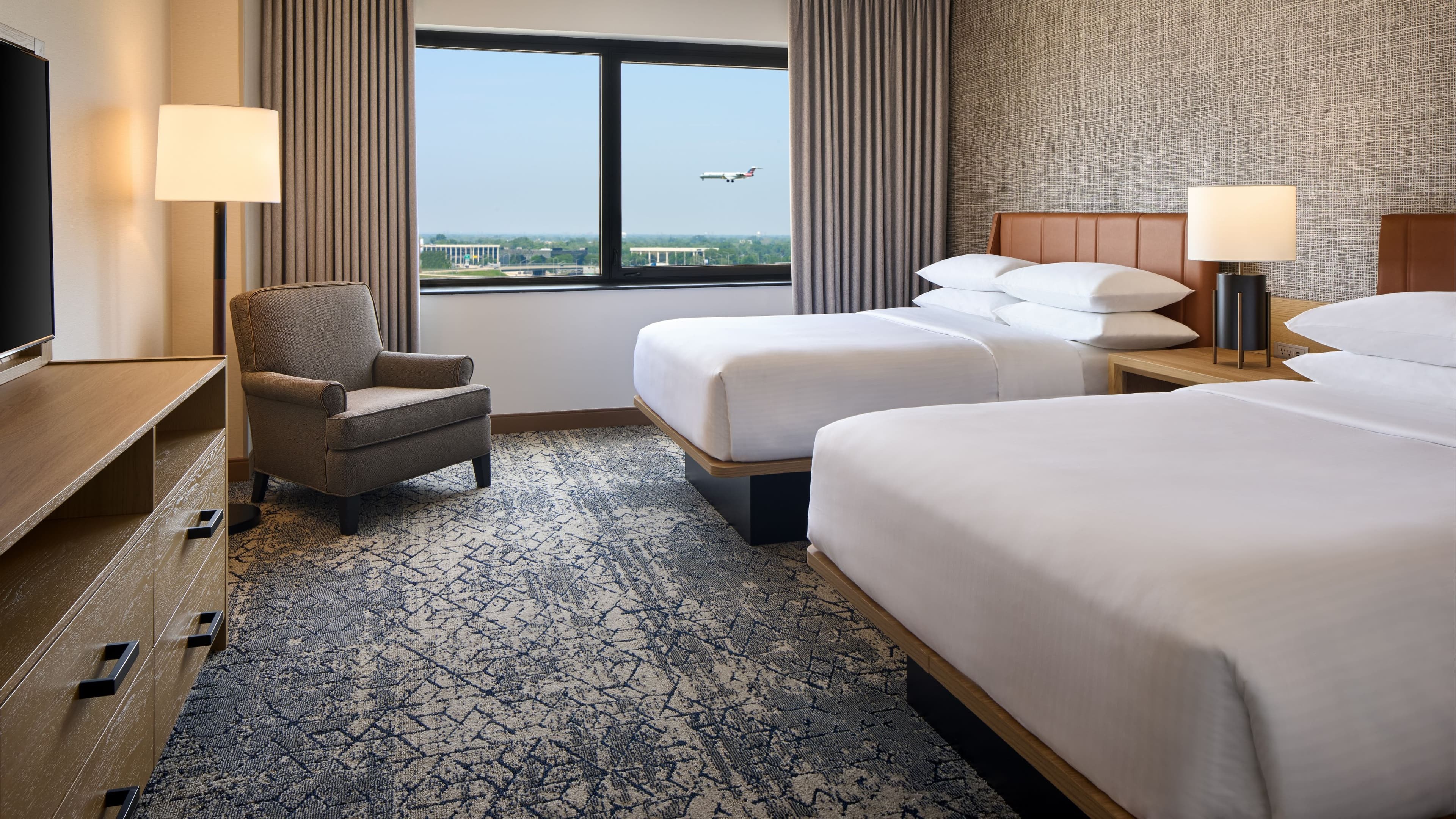 Sheraton Suites Chicago O'Hare - Image 2