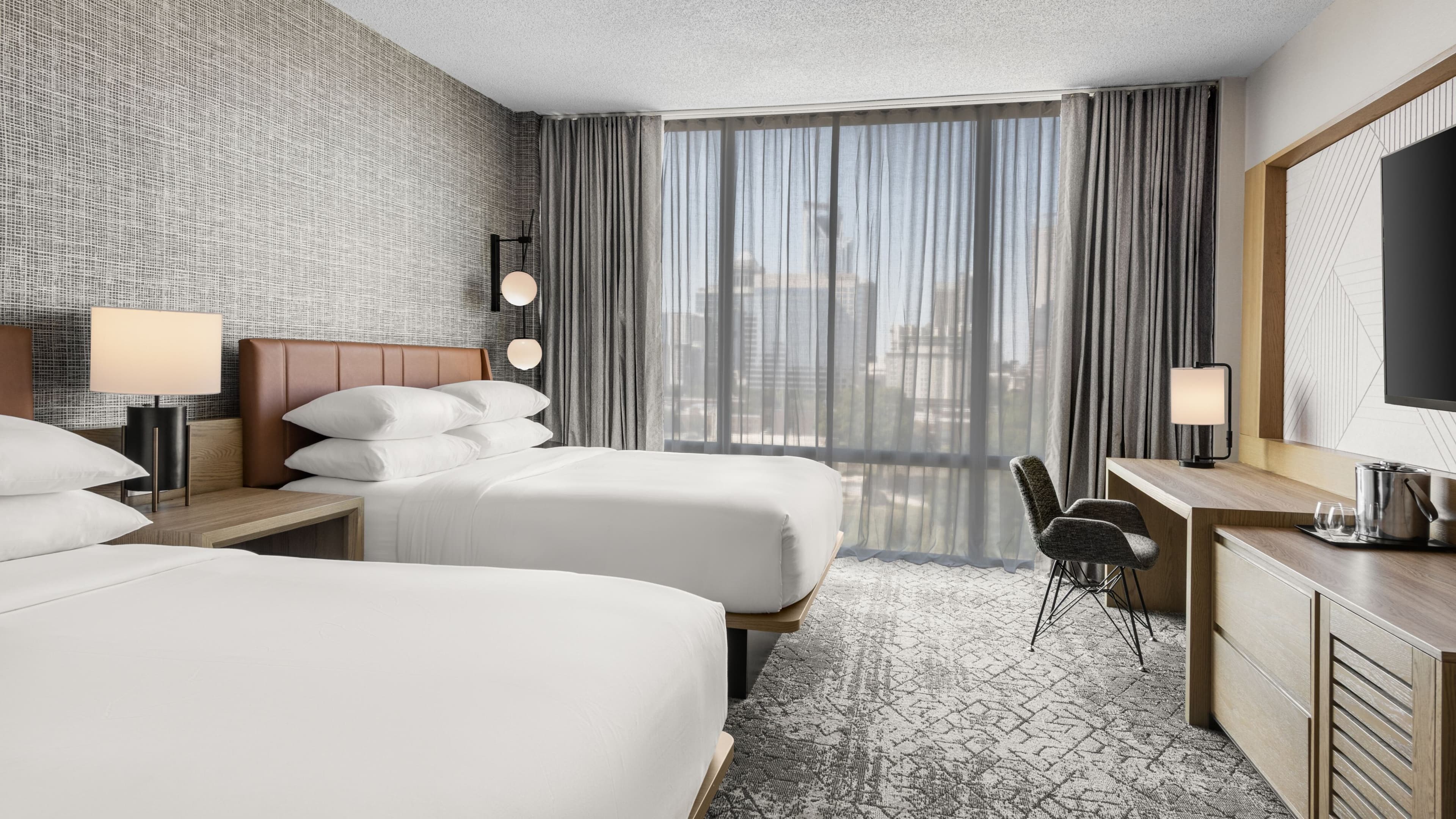 Sheraton Charlotte Hotel - Image 2
