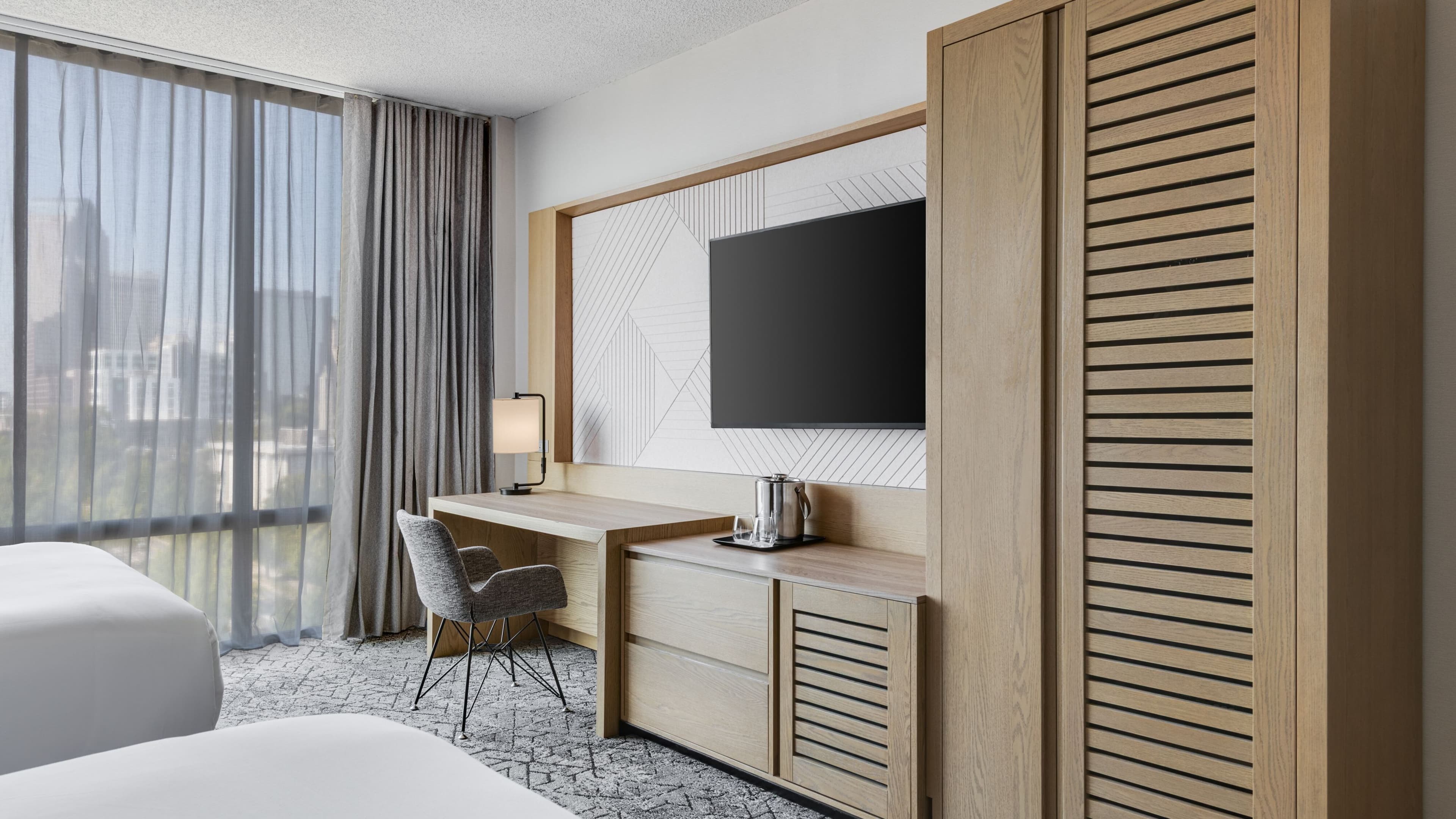 Sheraton Charlotte Hotel - Image 4