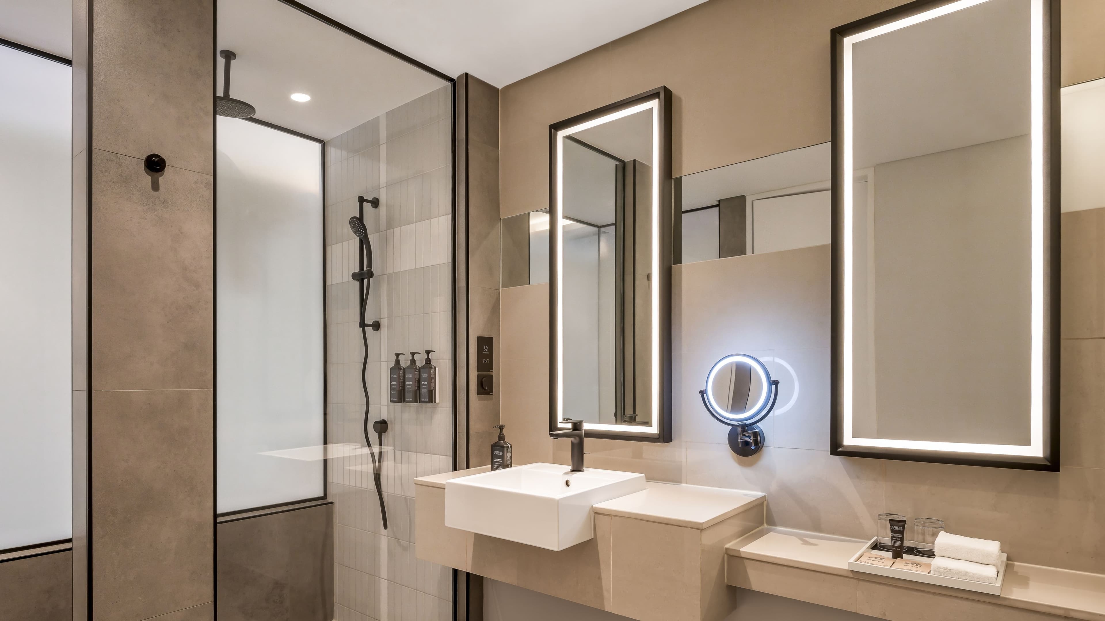 Sheraton Mall of the Emirates Hotel, Dubai — 20