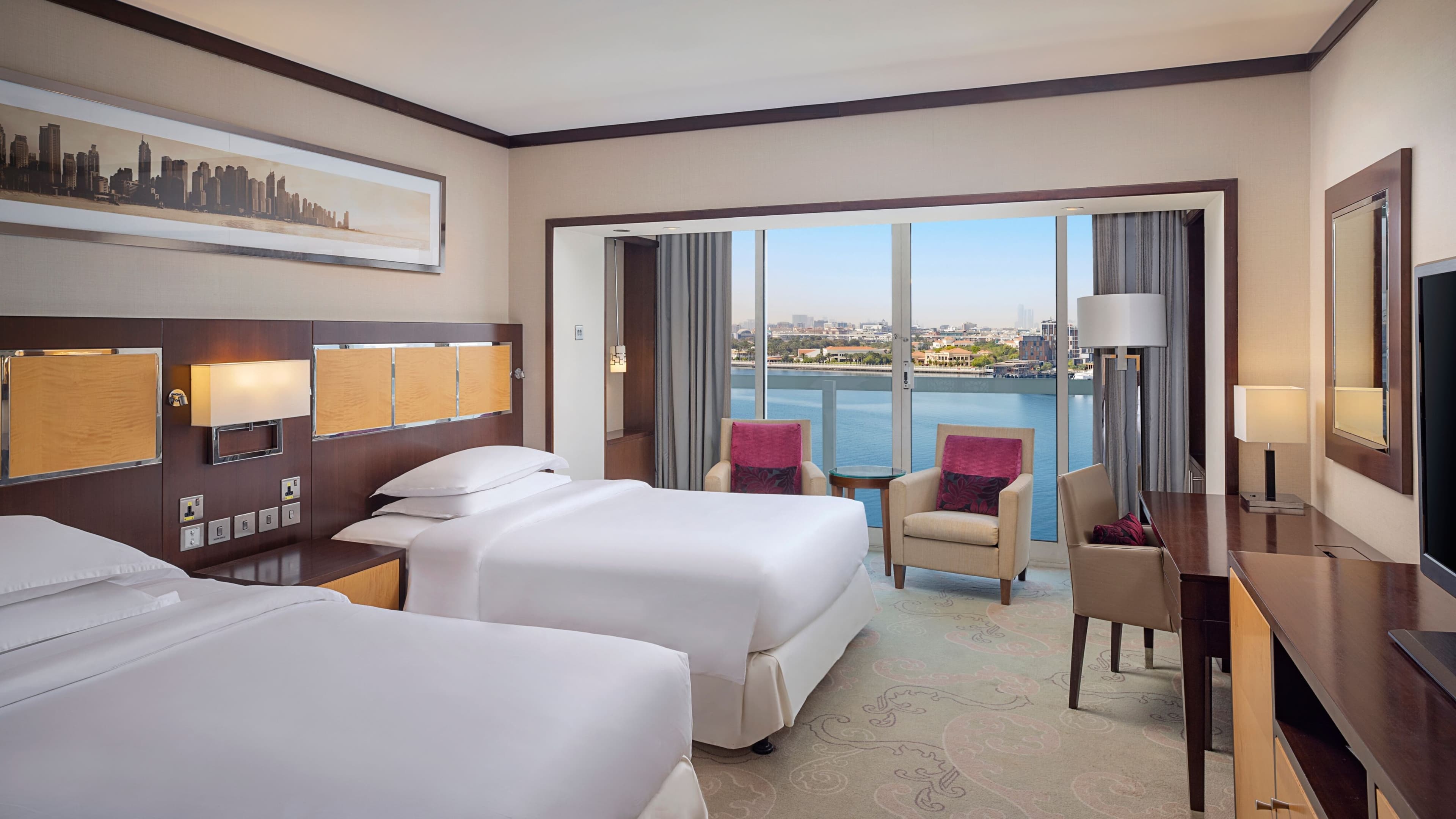 Sheraton Dubai Creek Hotel & Towers - Image 5