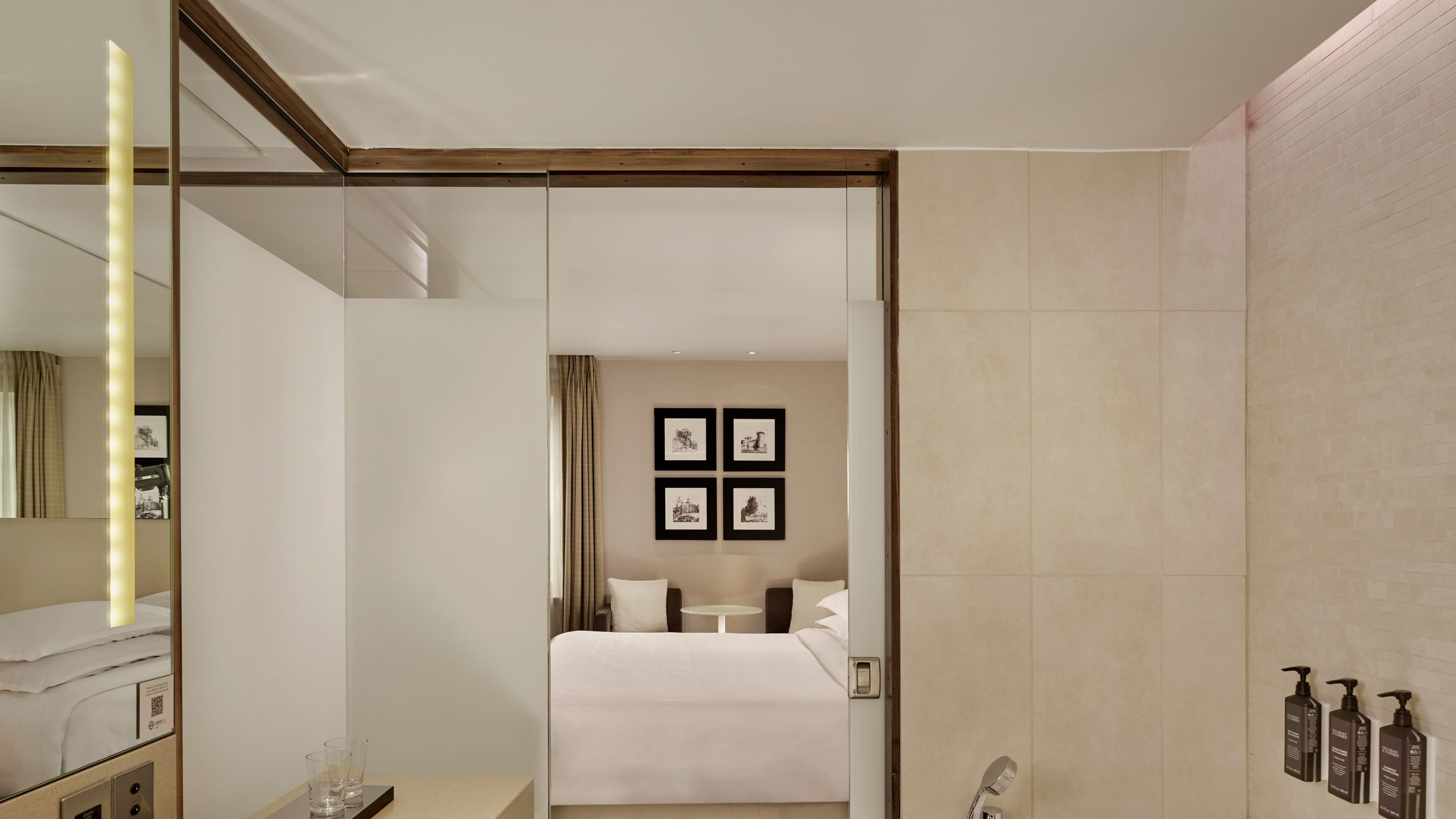 Deluxe Guest room - Image 4