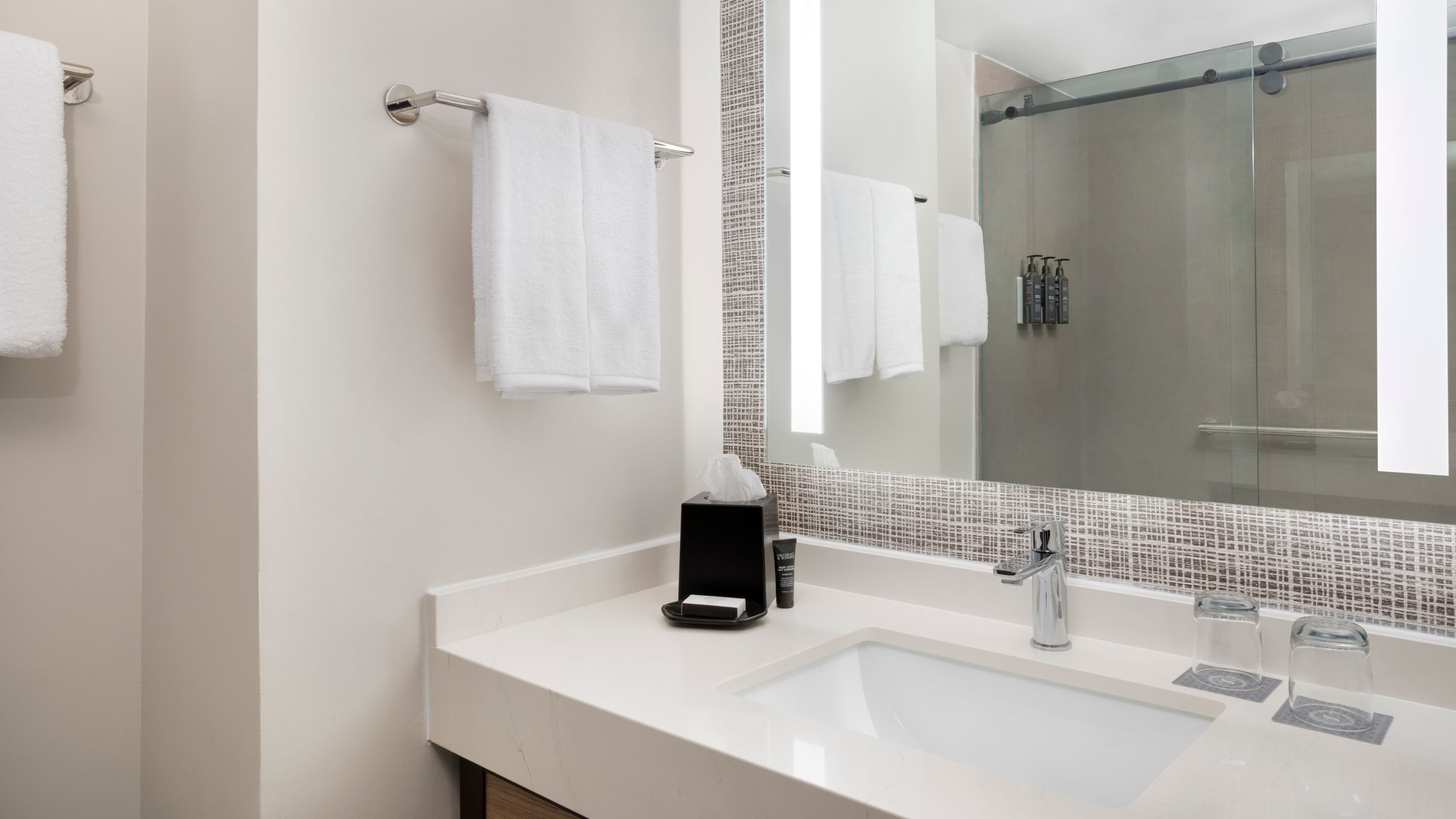 1 Bedroom Suite - Image 8