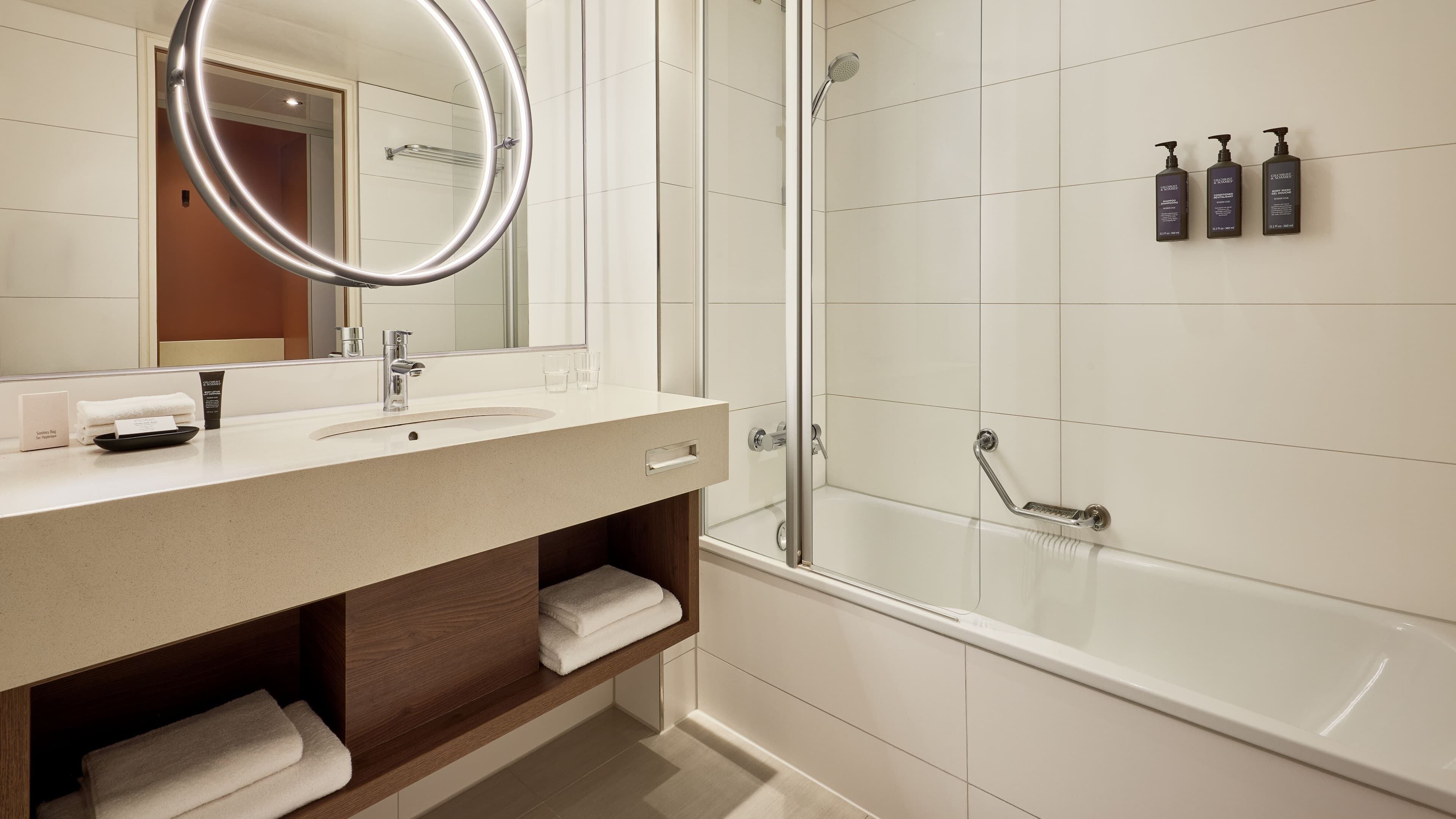 Deluxe Room - Image 15