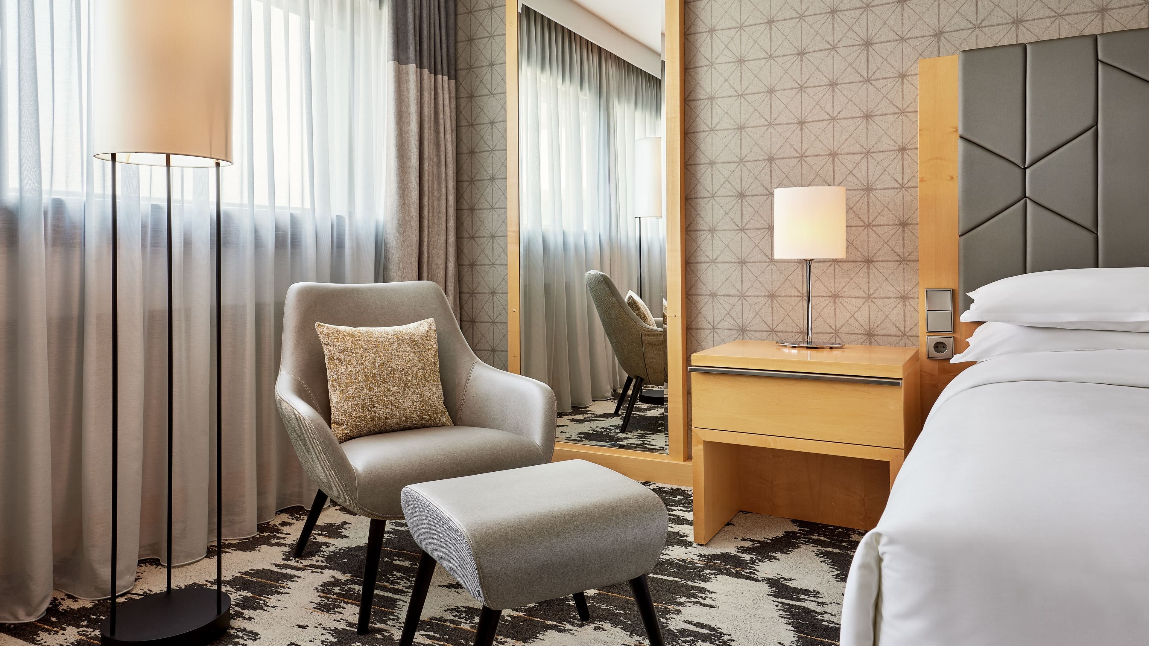 Deluxe Room - Image 8
