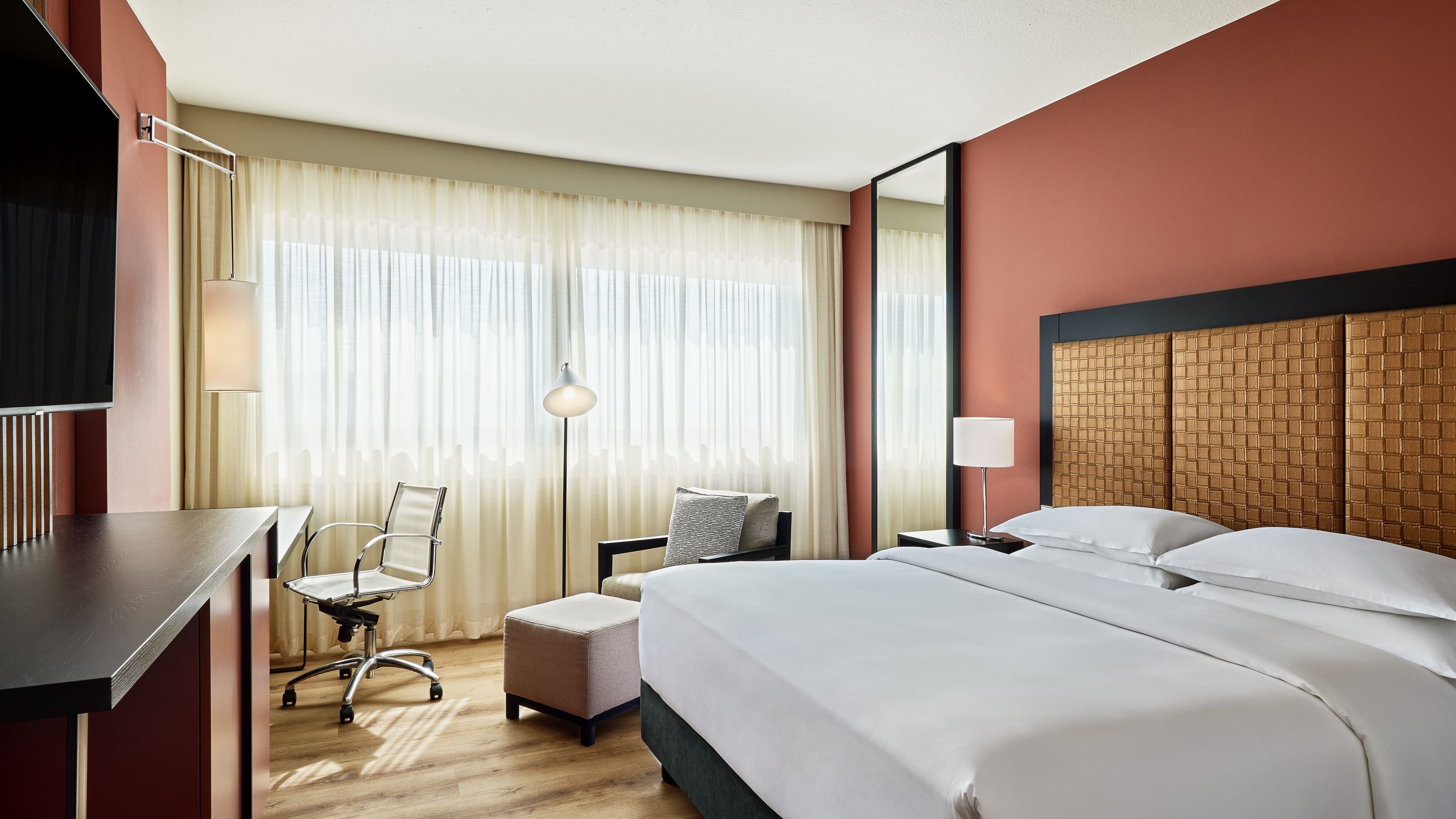 Deluxe Room - Image 6