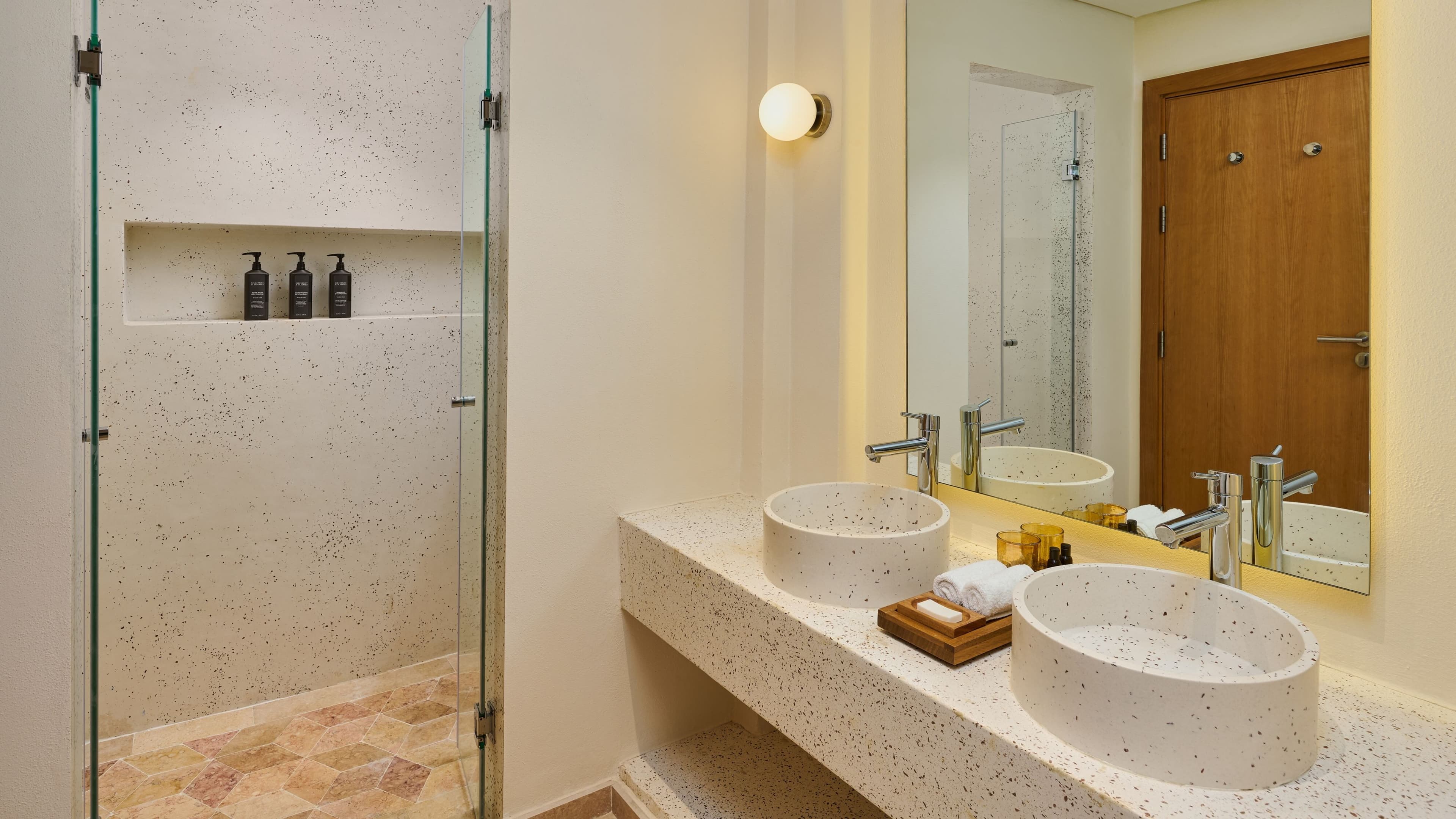 Superior Guest Room - Image 10