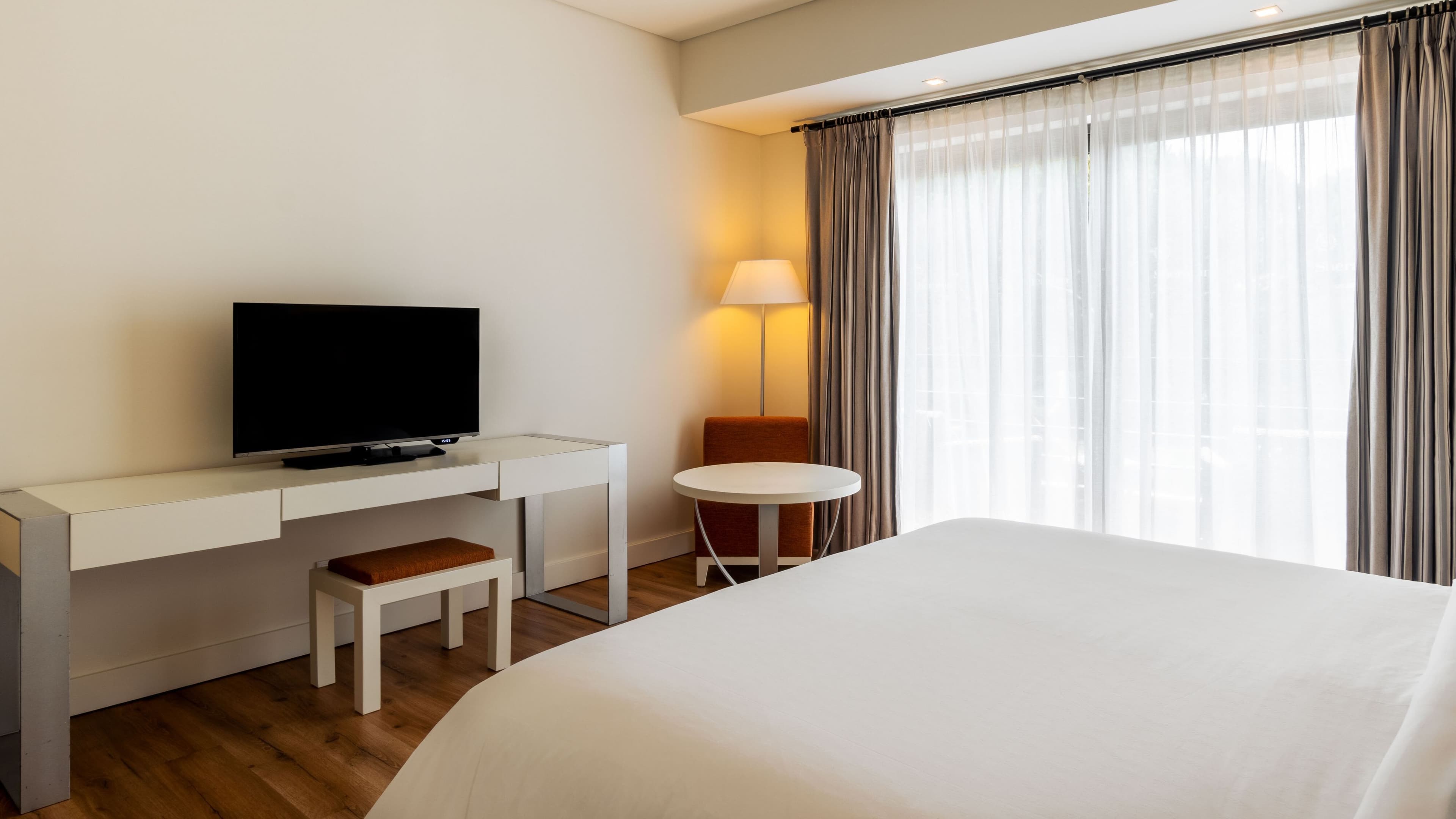 Premium Deluxe Room - Image 3