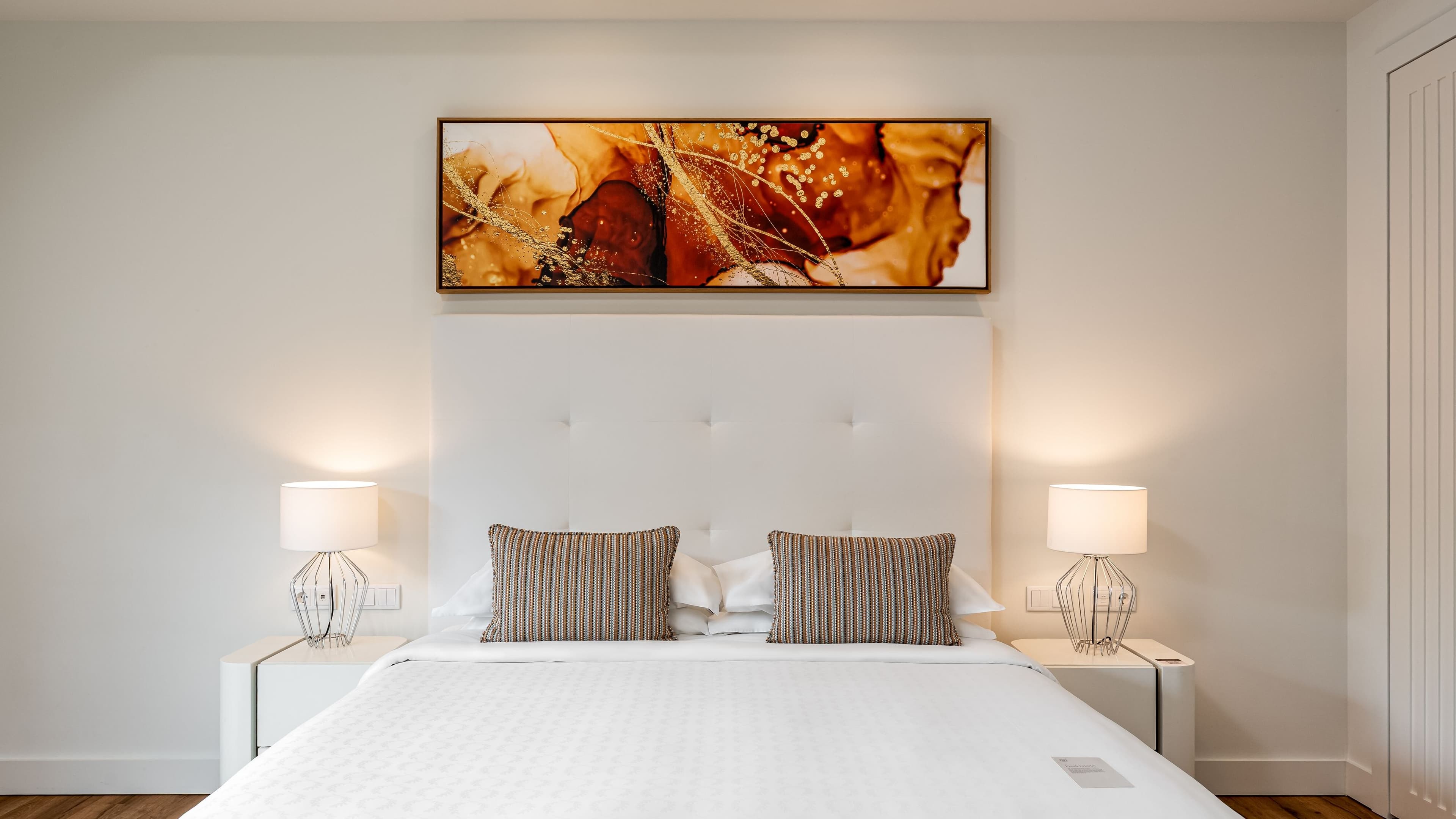 Premium Deluxe Room - Image 6