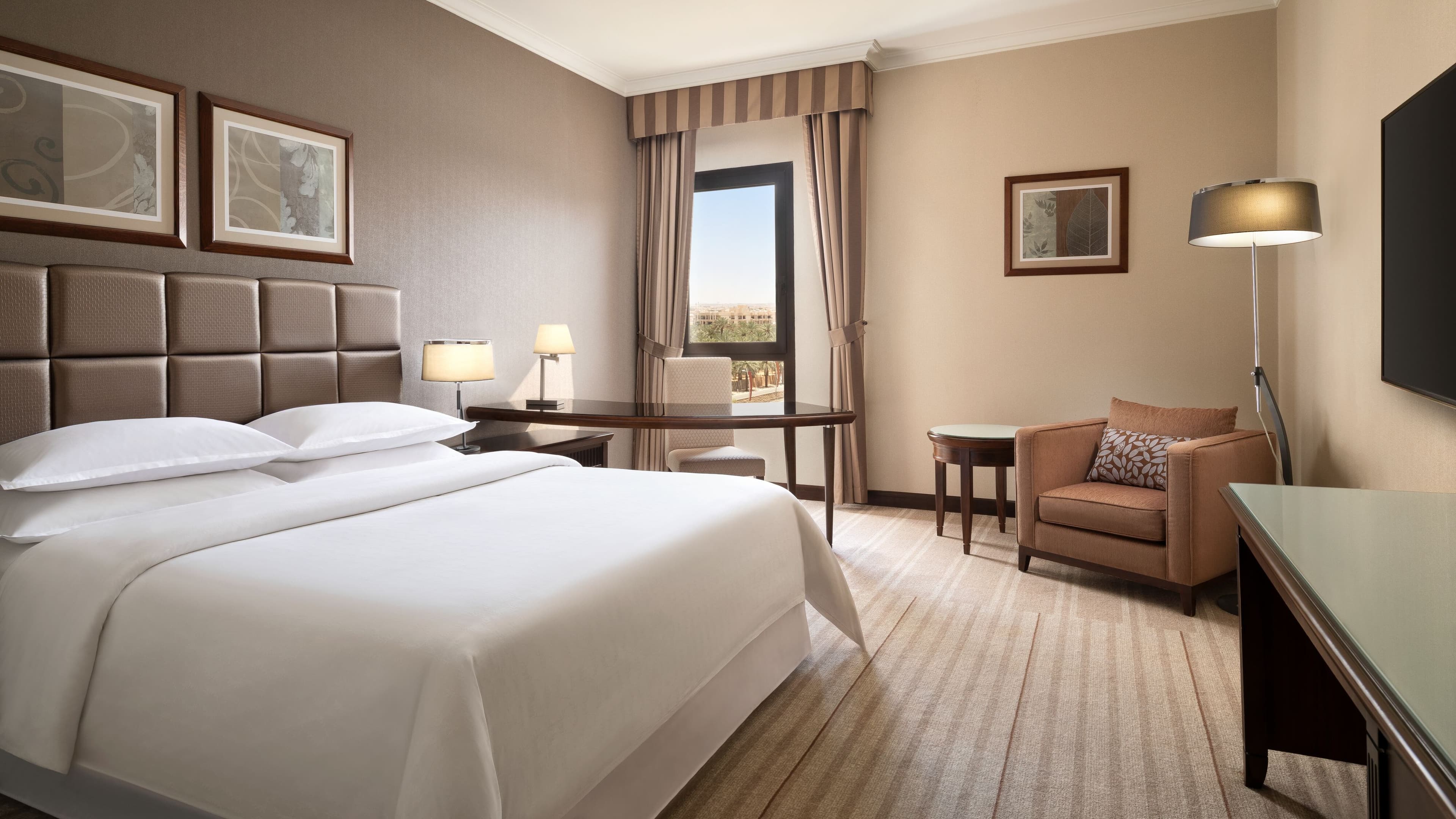 Executive Room - Image 1