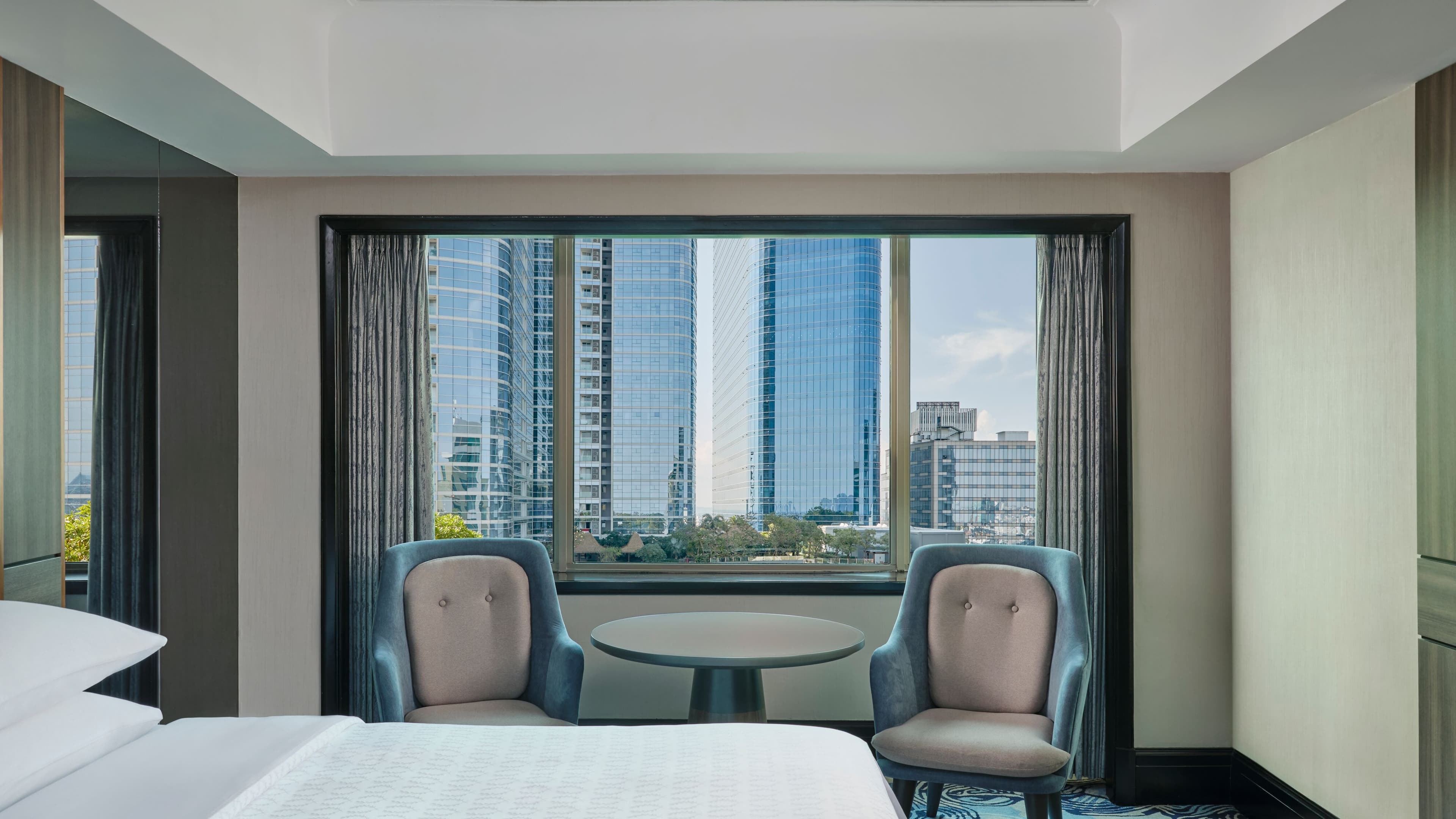 Sheraton Surabaya Hotel & Towers - Image 4
