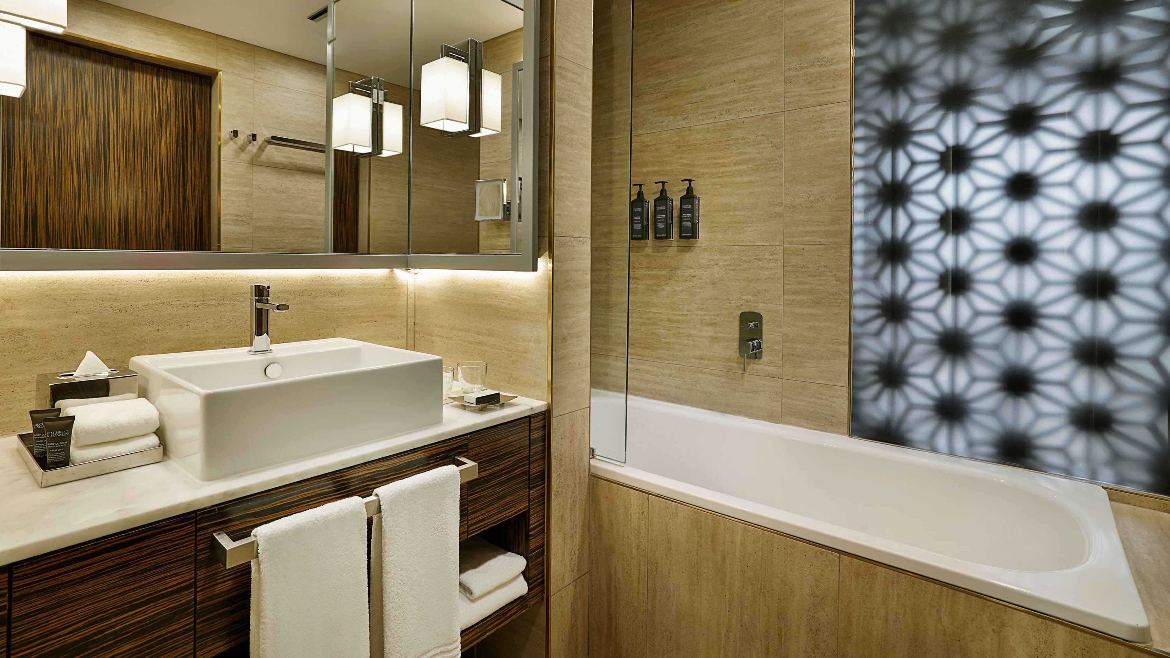 Deluxe Room - Image 8
