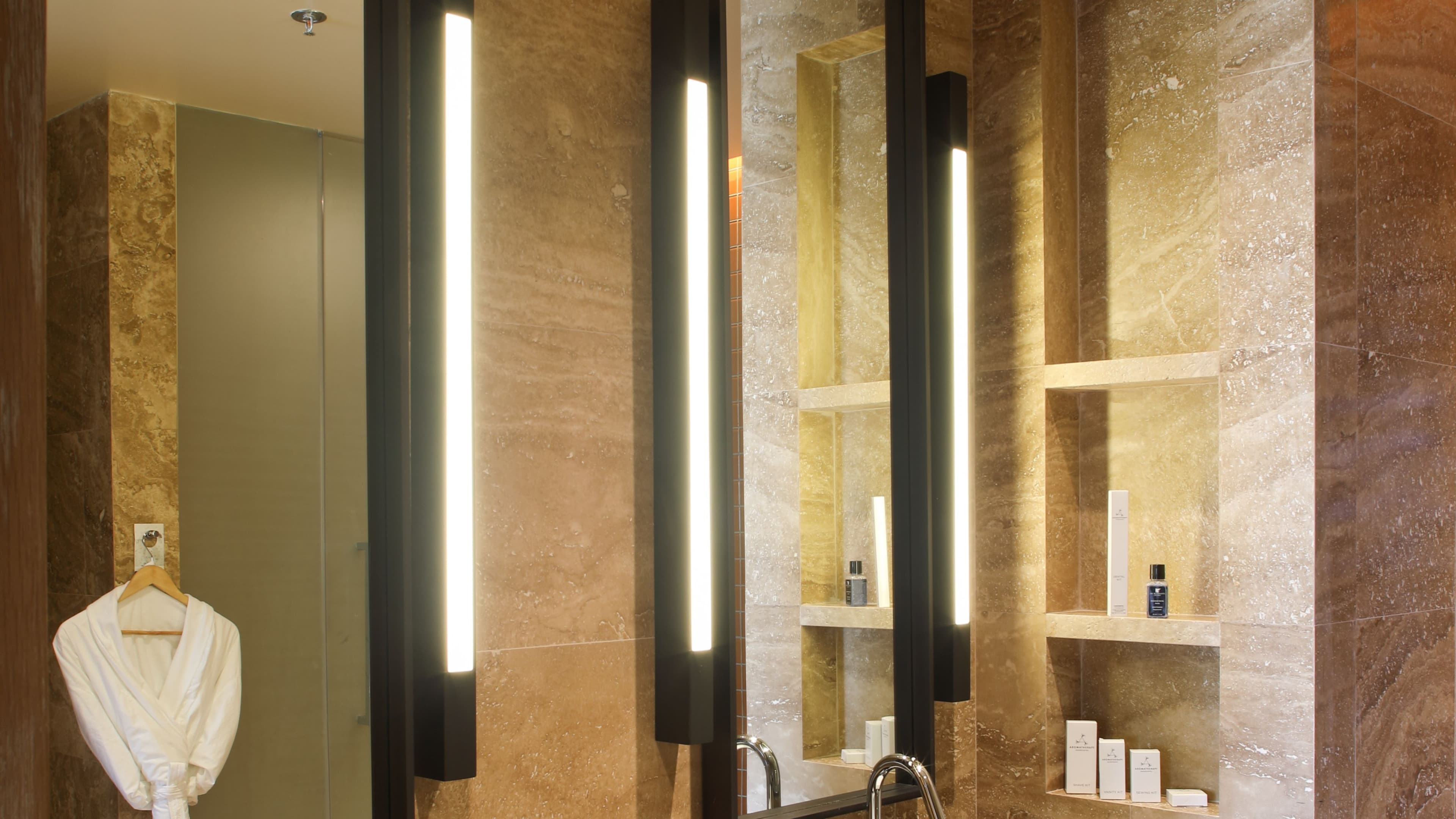 Deluxe Guest room - Image 6
