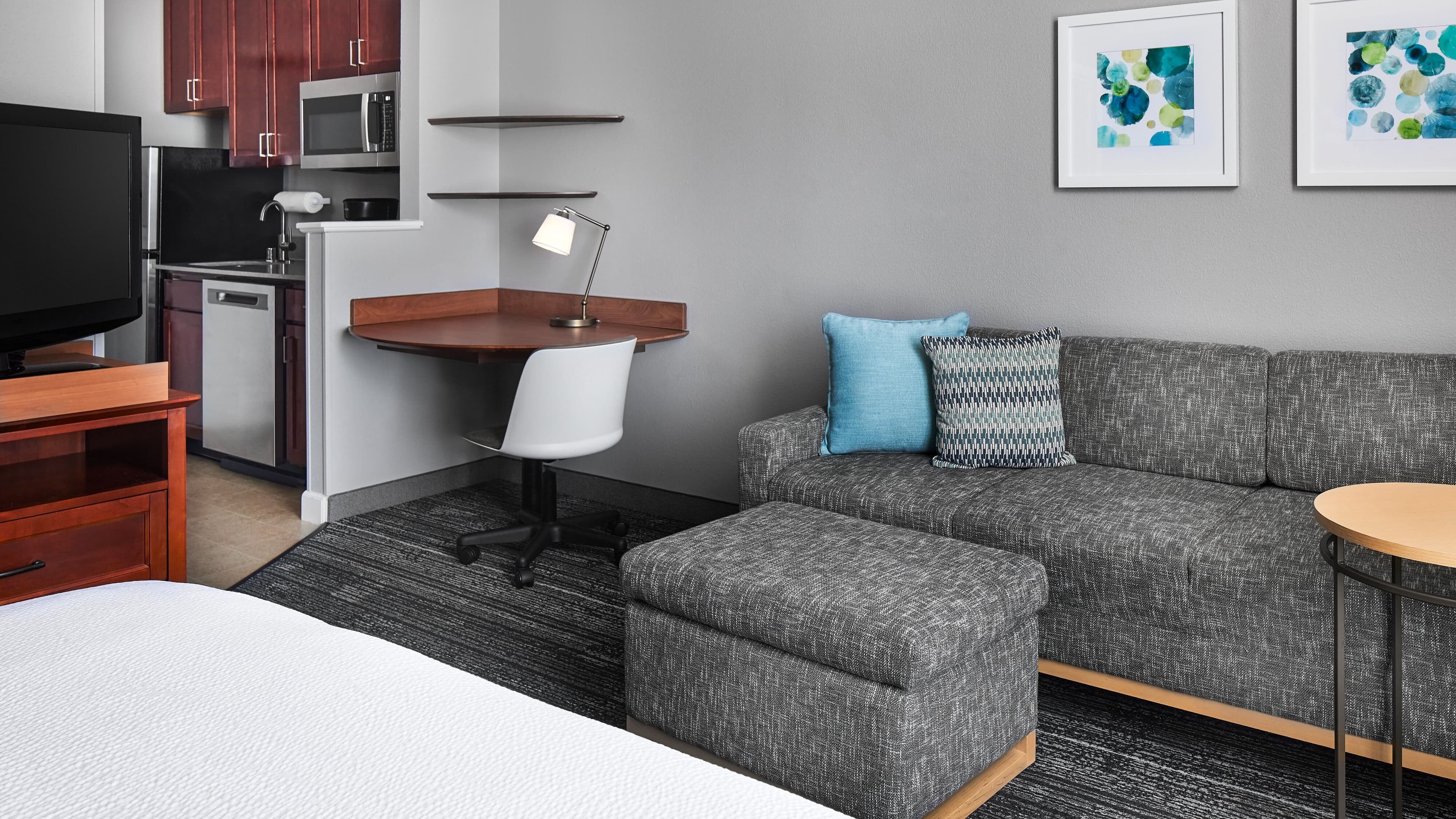 Holiday Inn Express & Suites Colorado Springs Central — 43