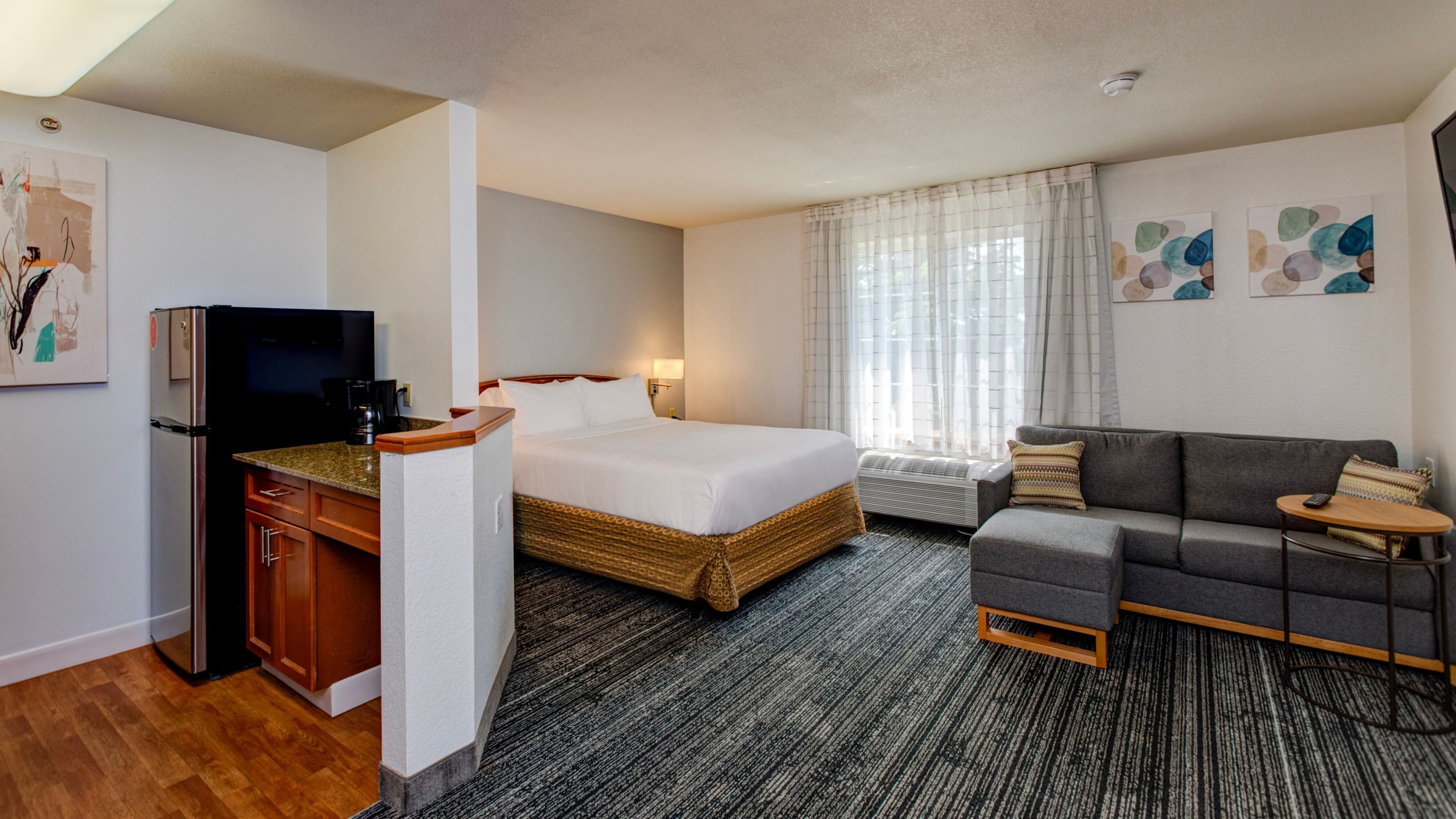 TownePlace Suites Colorado Springs Garden of the Gods - Image 4