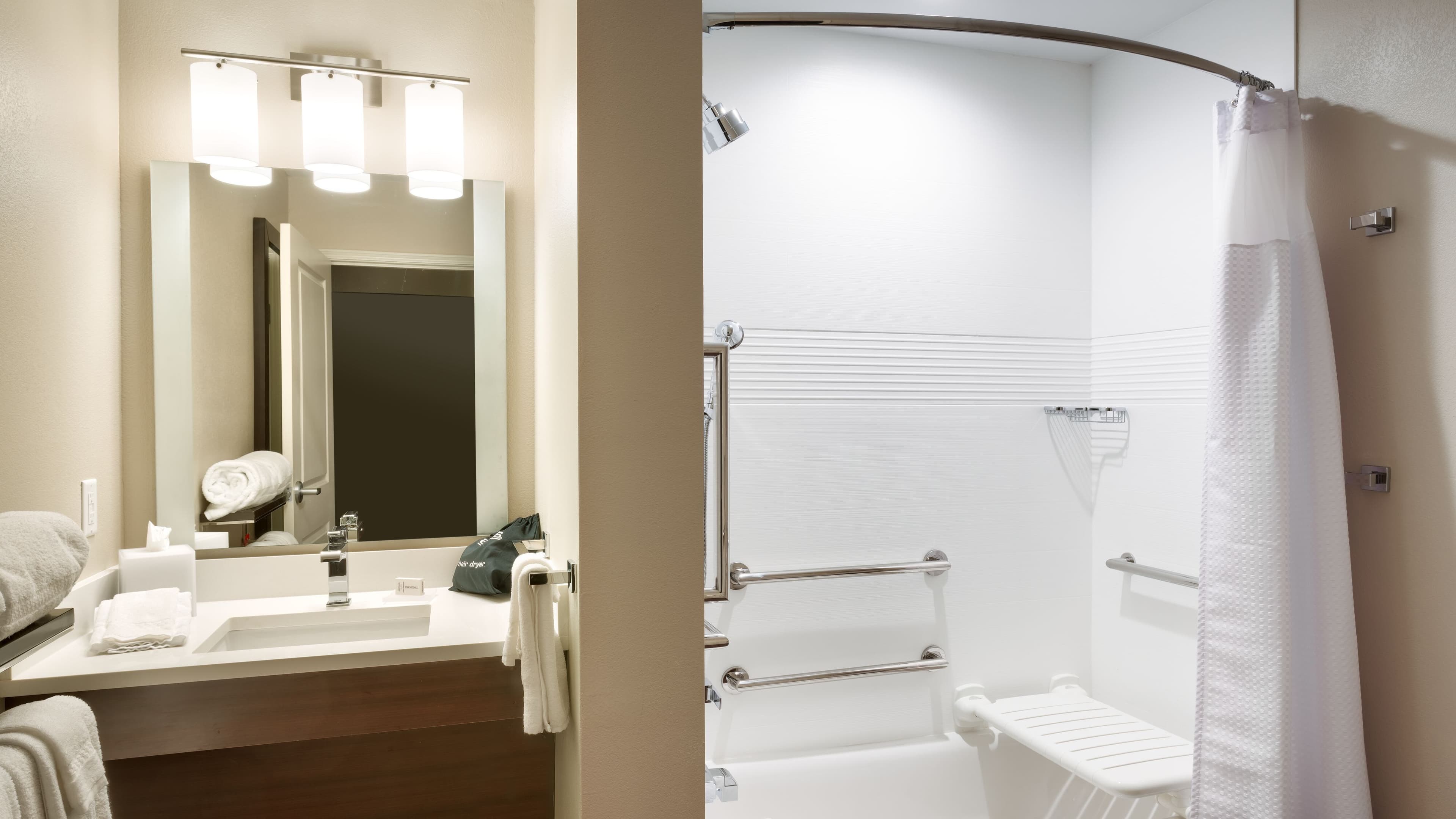 2 Bedroom Suite - Image 5