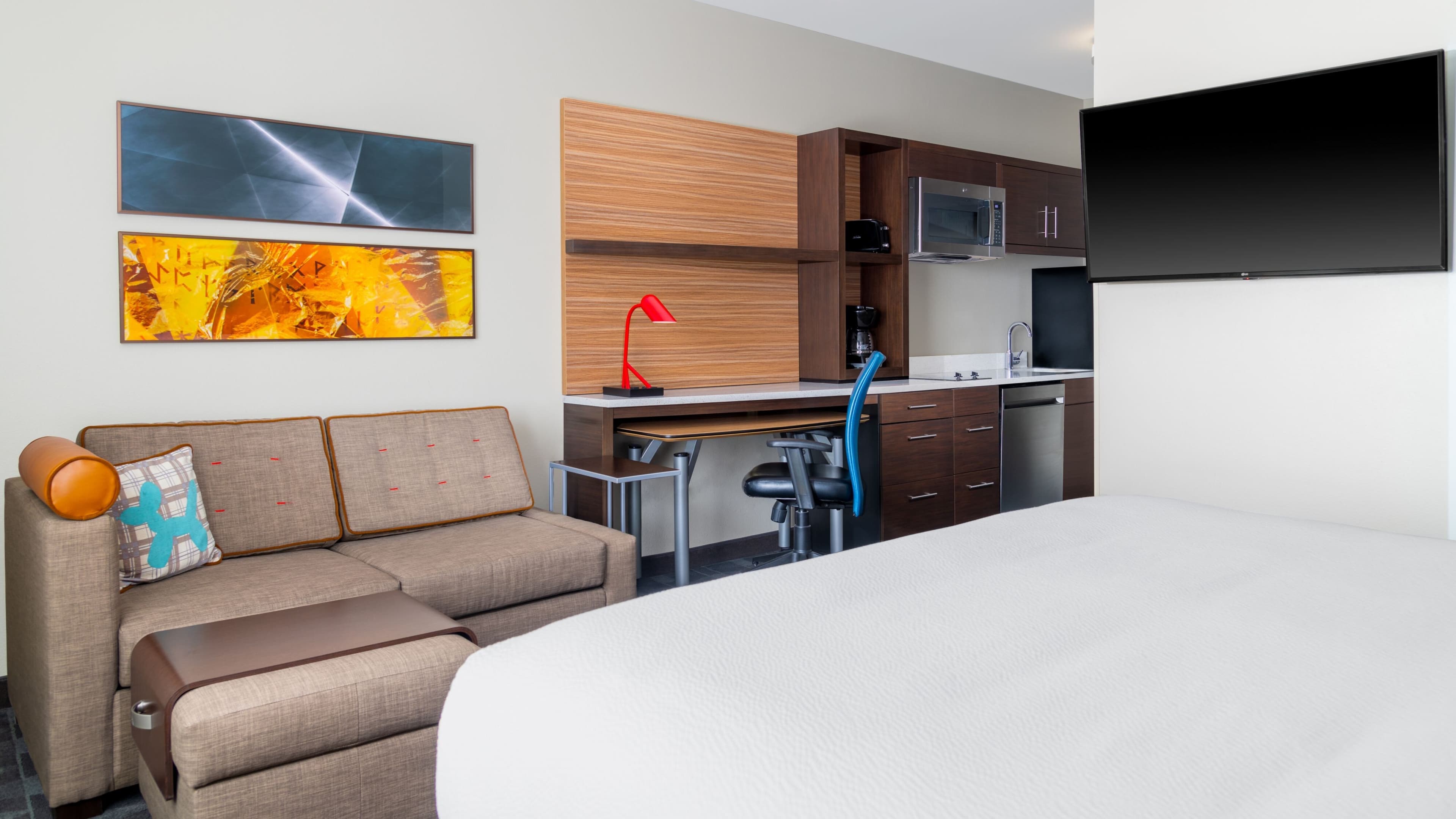 TownePlace Suites by Marriott Detroit Allen Park - Image 3