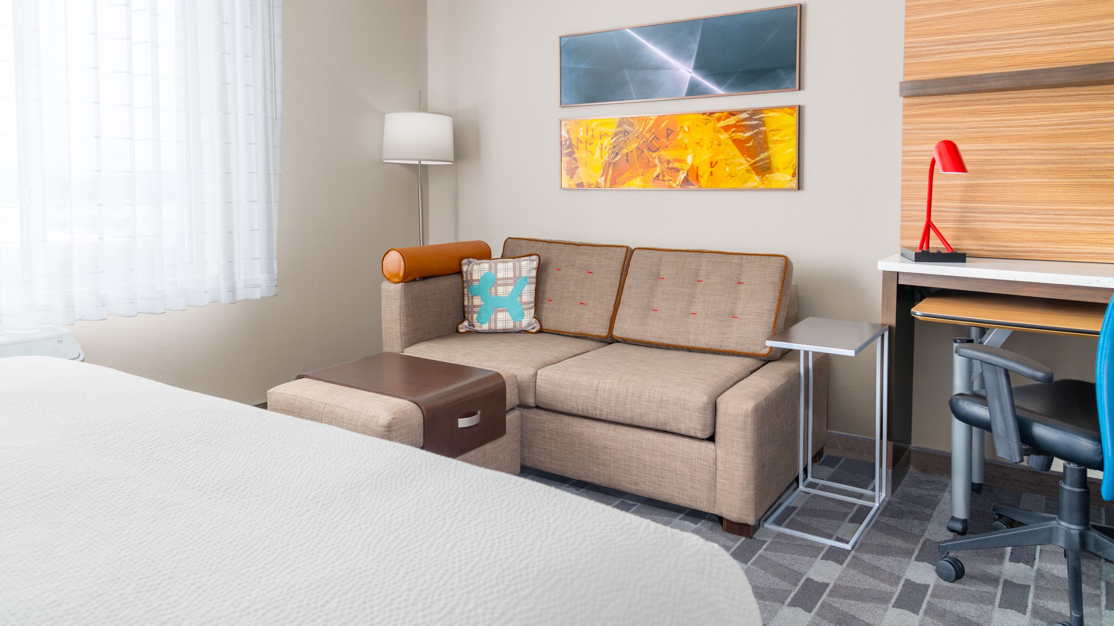 TownePlace Suites by Marriott Detroit Allen Park - Image 4