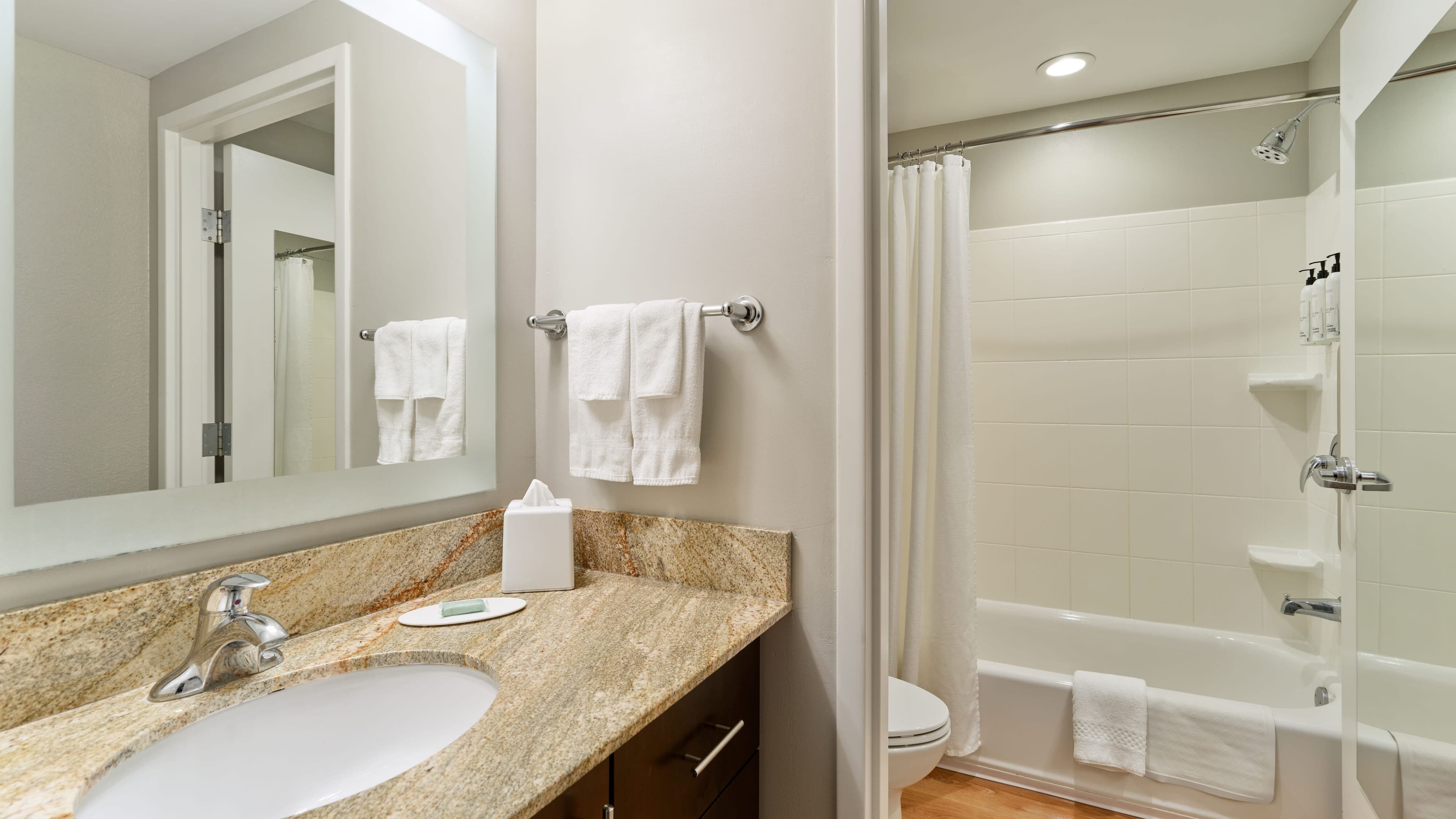 Holiday Inn Express & Suites Orlando International Airport — 19