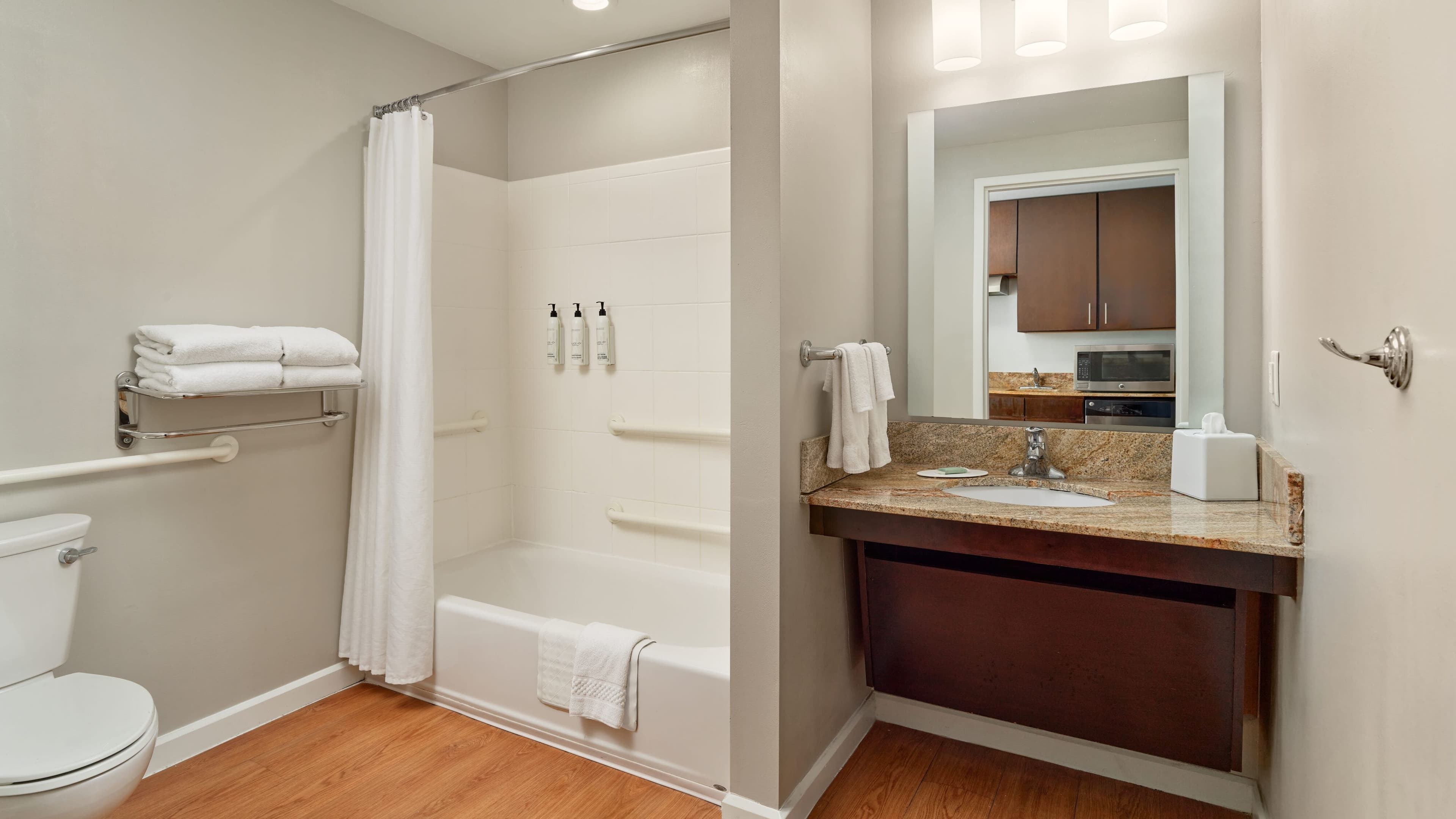 Holiday Inn Express & Suites Orlando International Airport — 18