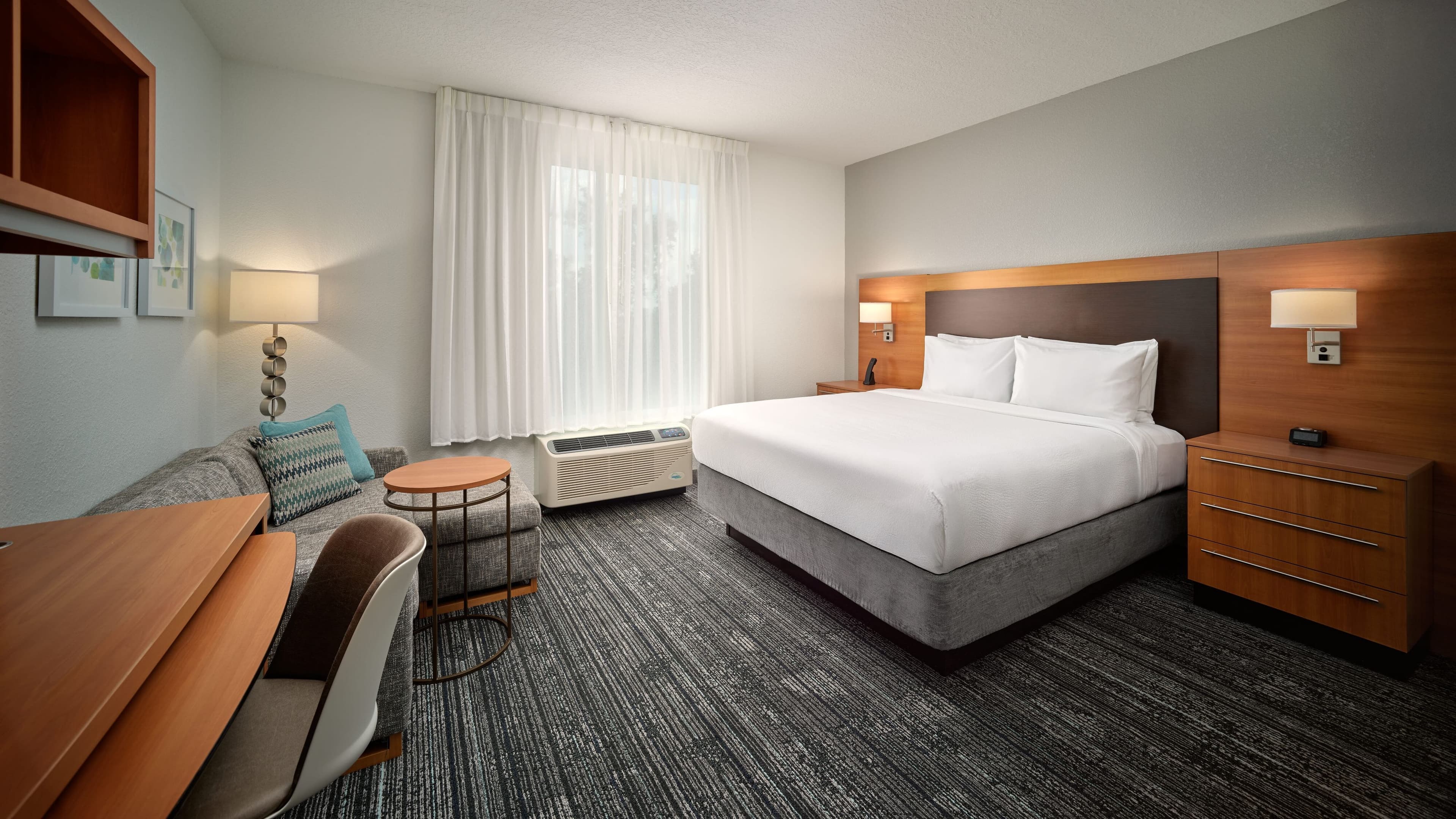 Holiday Inn Express & Suites Orlando International Airport — 16