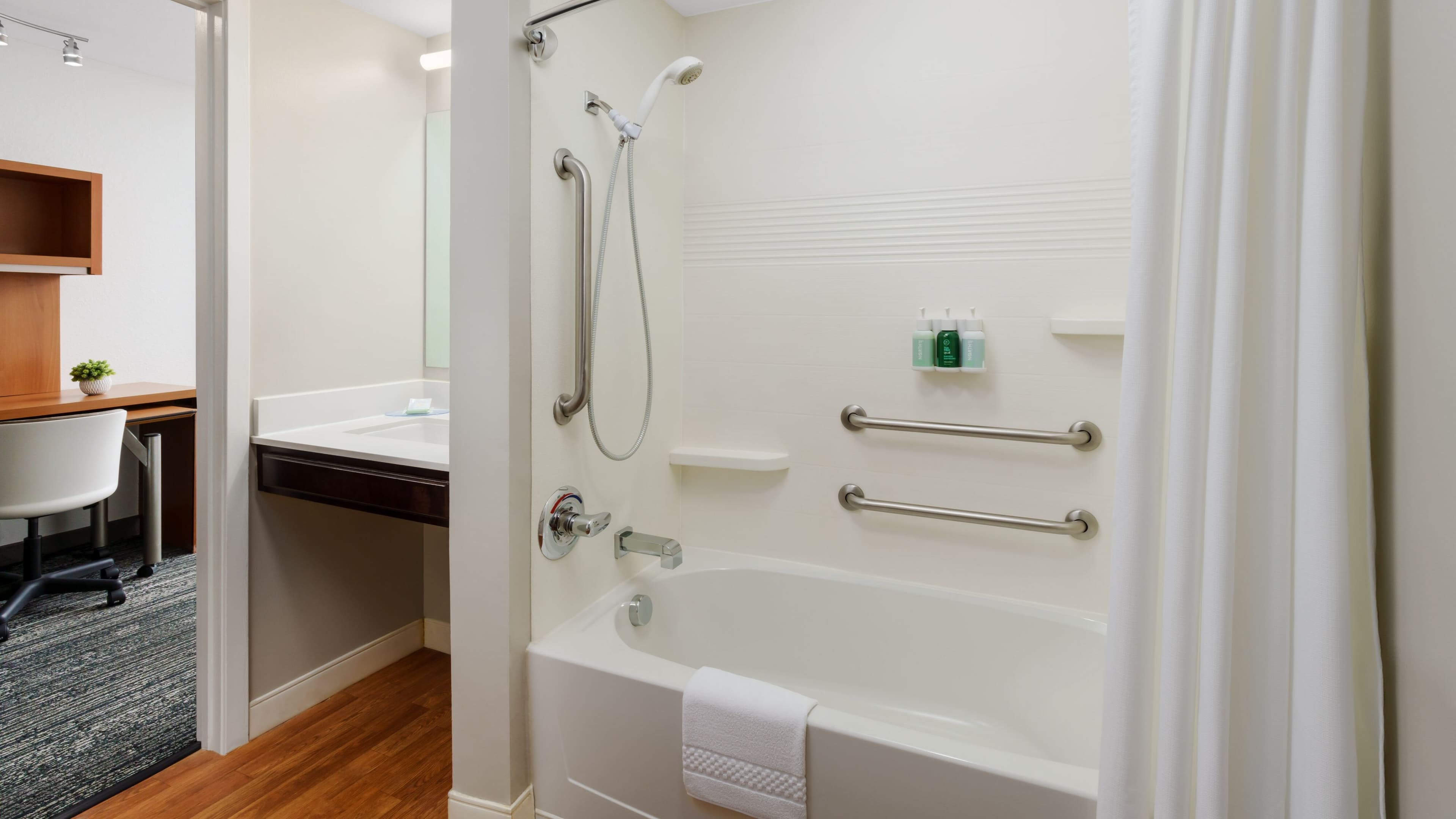 1 Bedroom Suite - Image 9