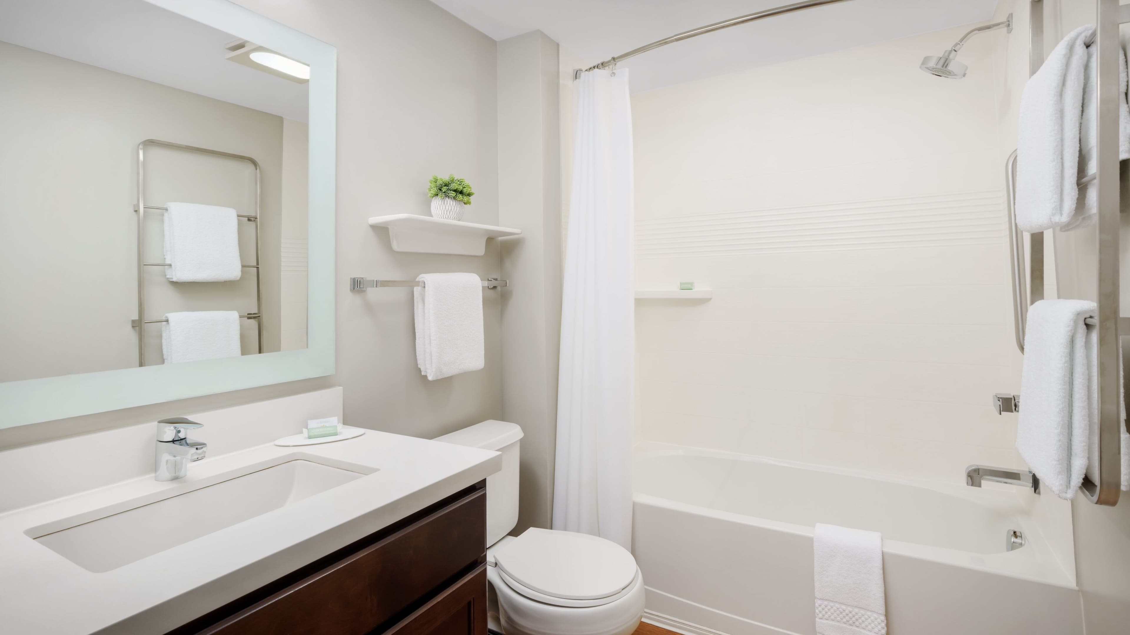1 Bedroom Suite - Image 8