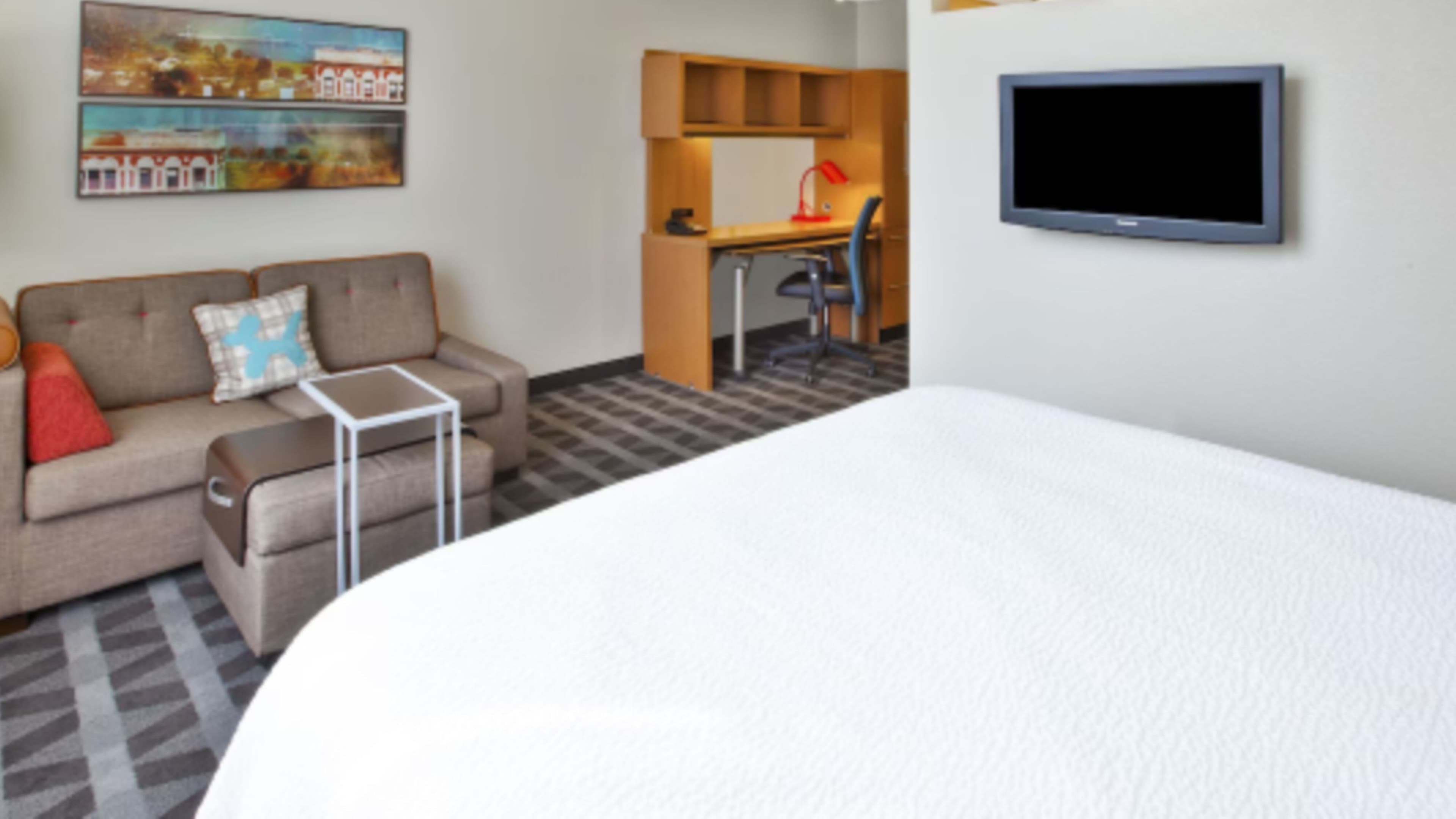 TownePlace Suites Milwaukee Brookfield - Image 2