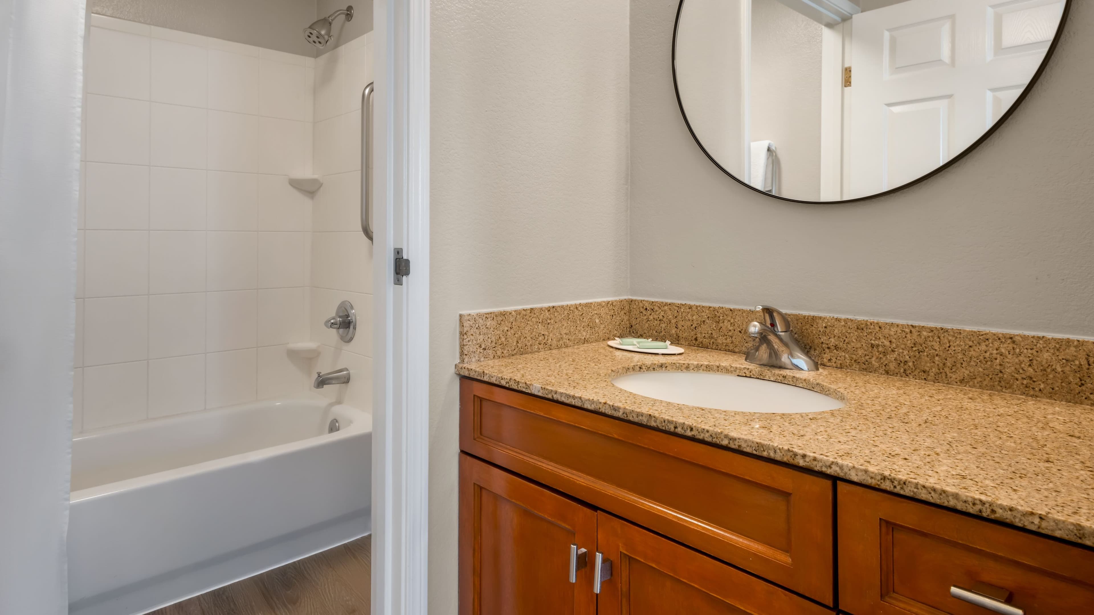 Studio Double Queen Suite - Image 5