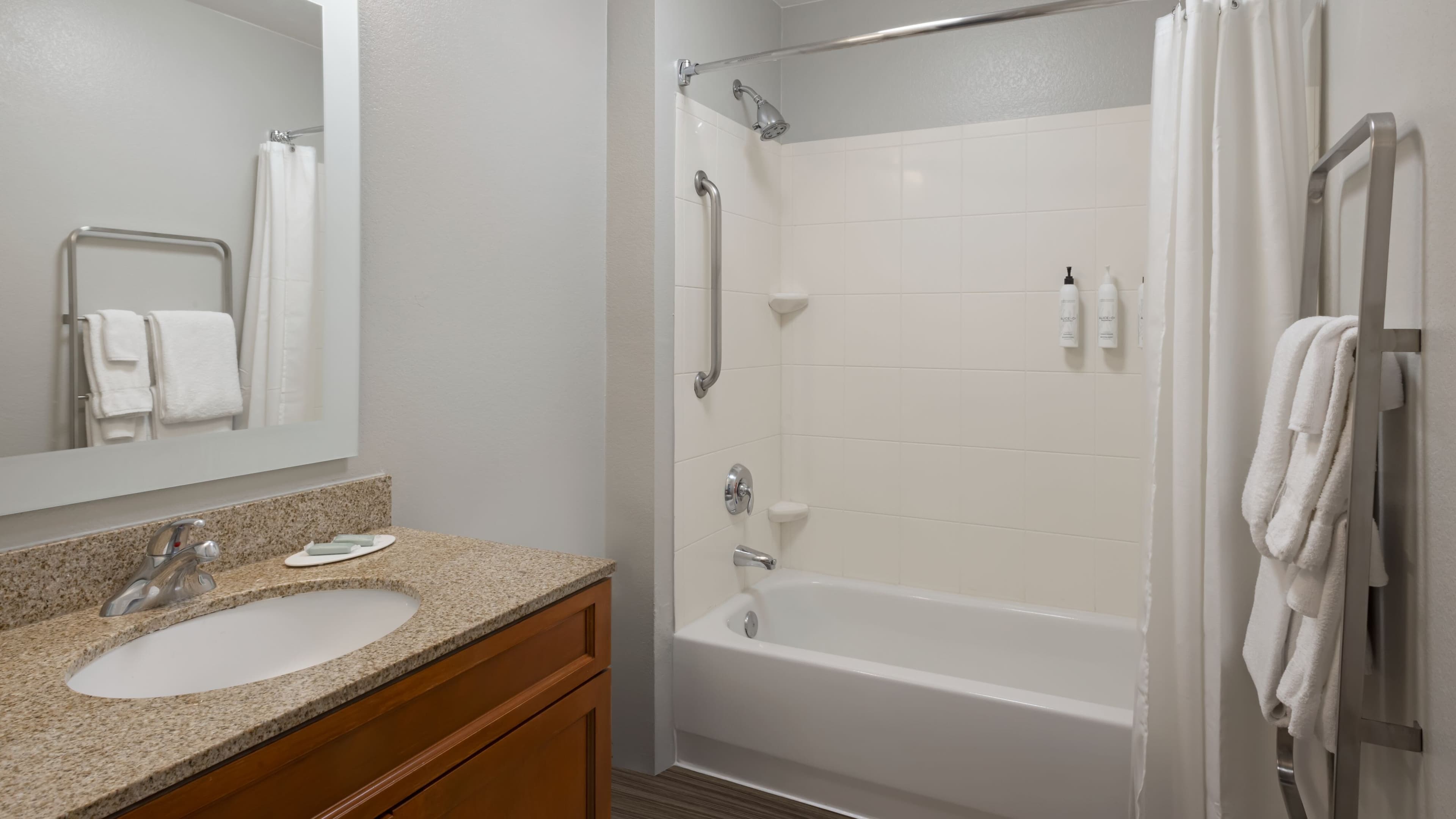 Studio Double Queen Suite - Image 6