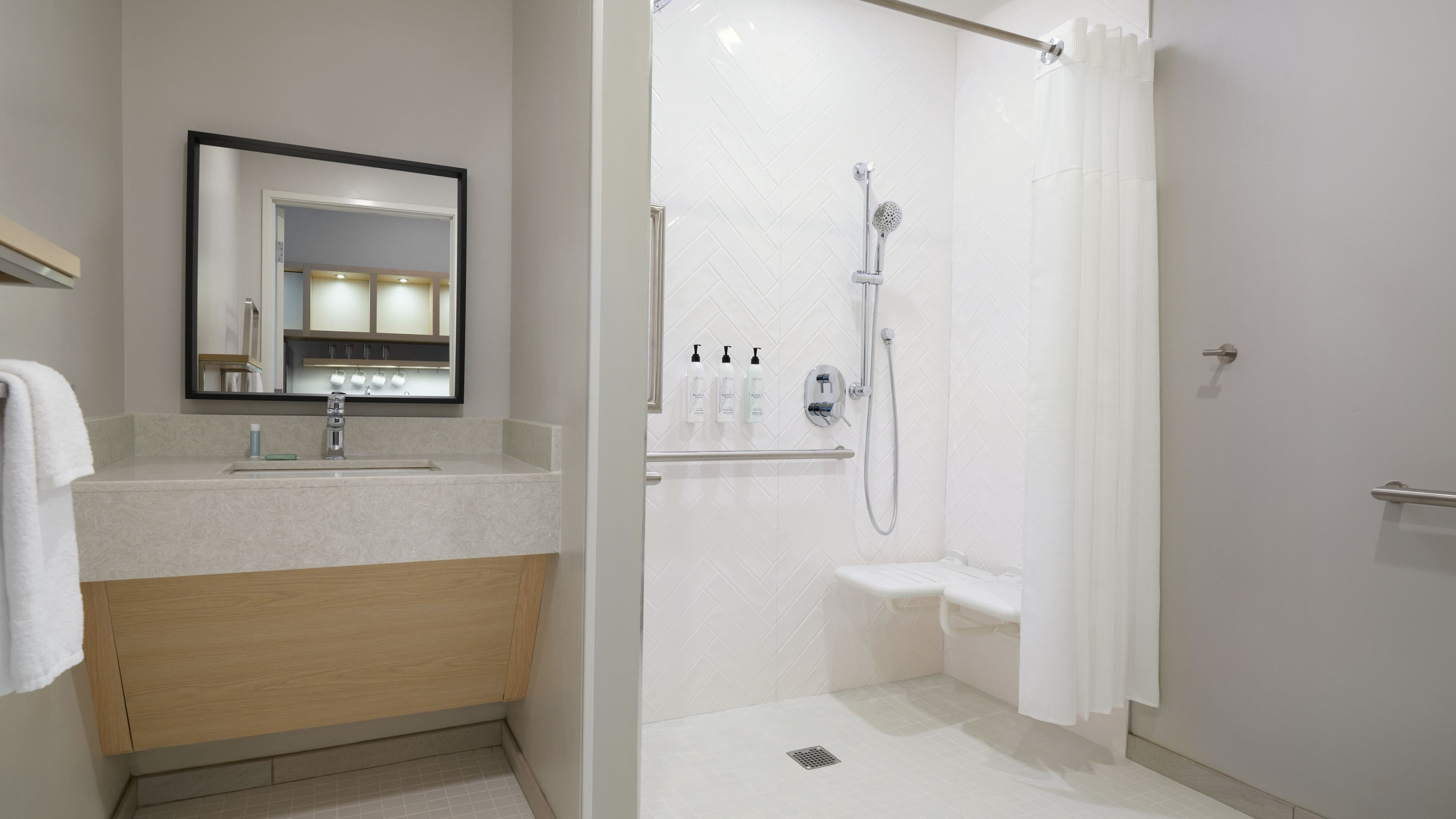 Holiday Inn Express Peoria North - Glendale — 9