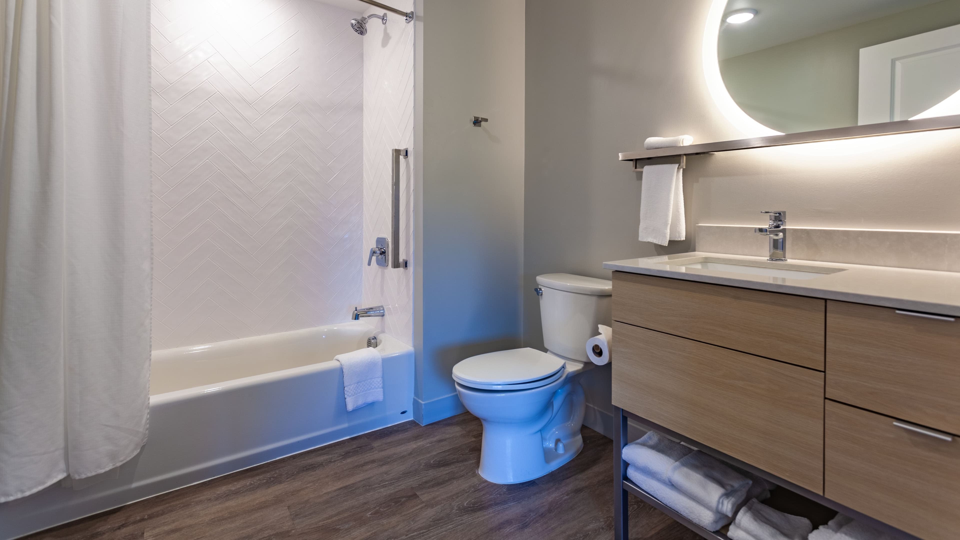 1 Bedroom Suite - Image 18