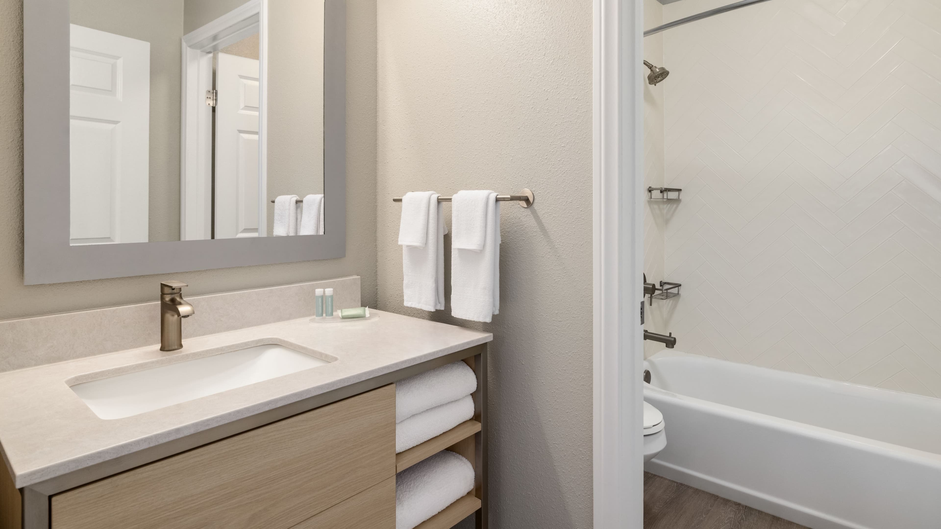 1 Bedroom Suite - Image 12