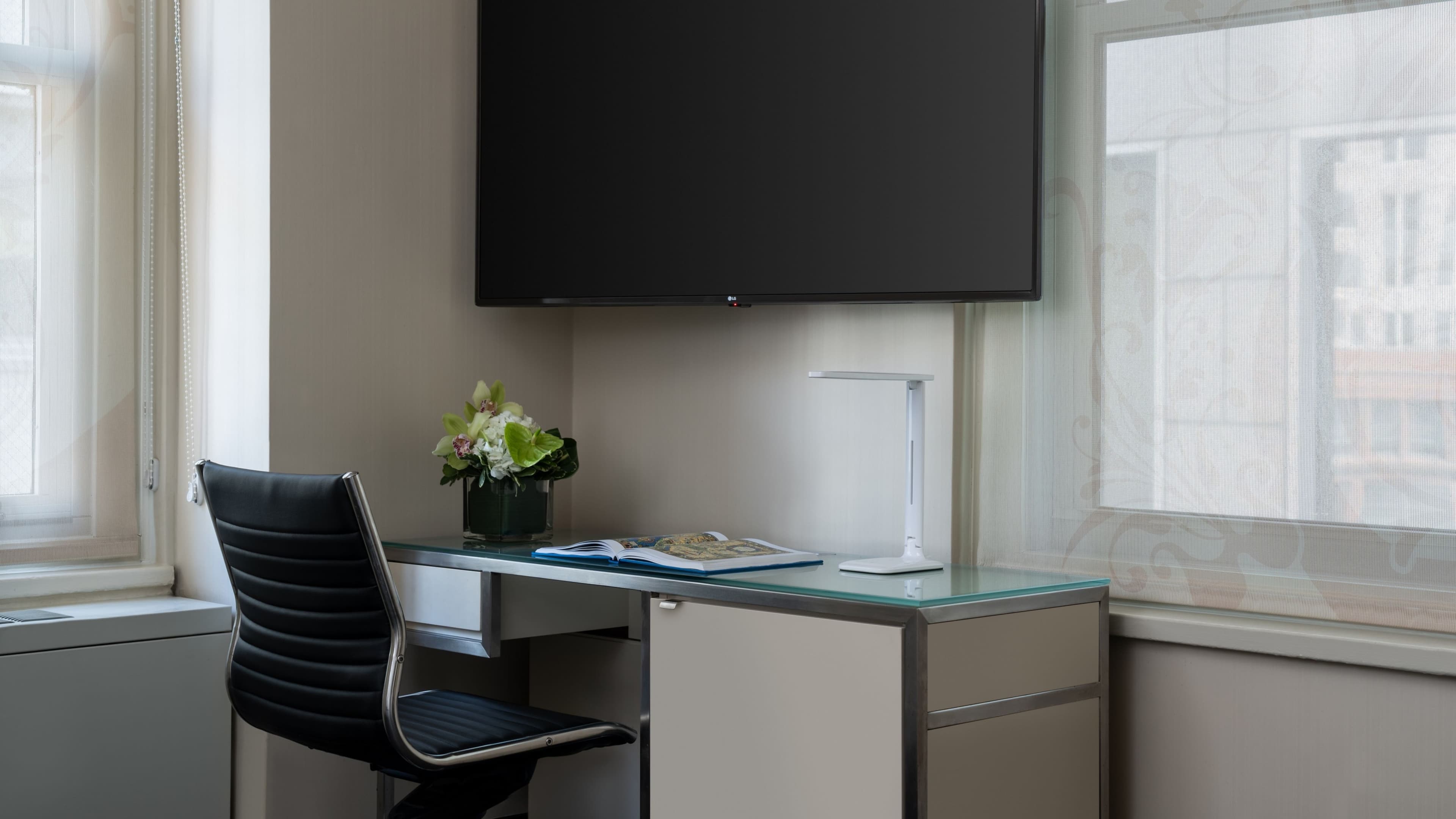 Cozy Guest Room - Image 6