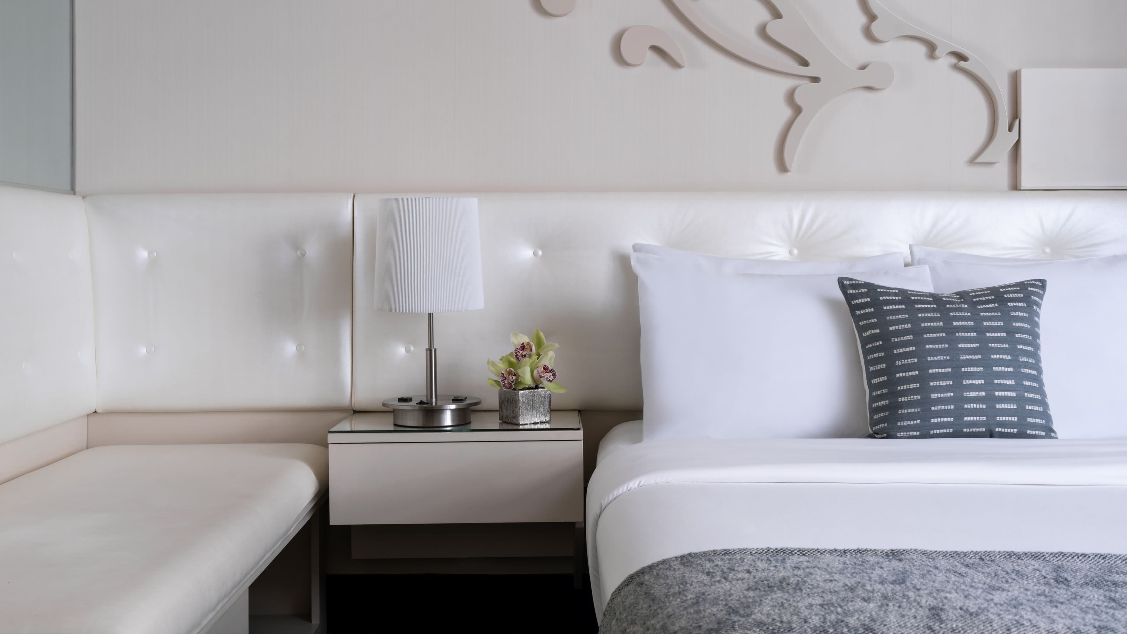 Cozy Guest Room - Image 5