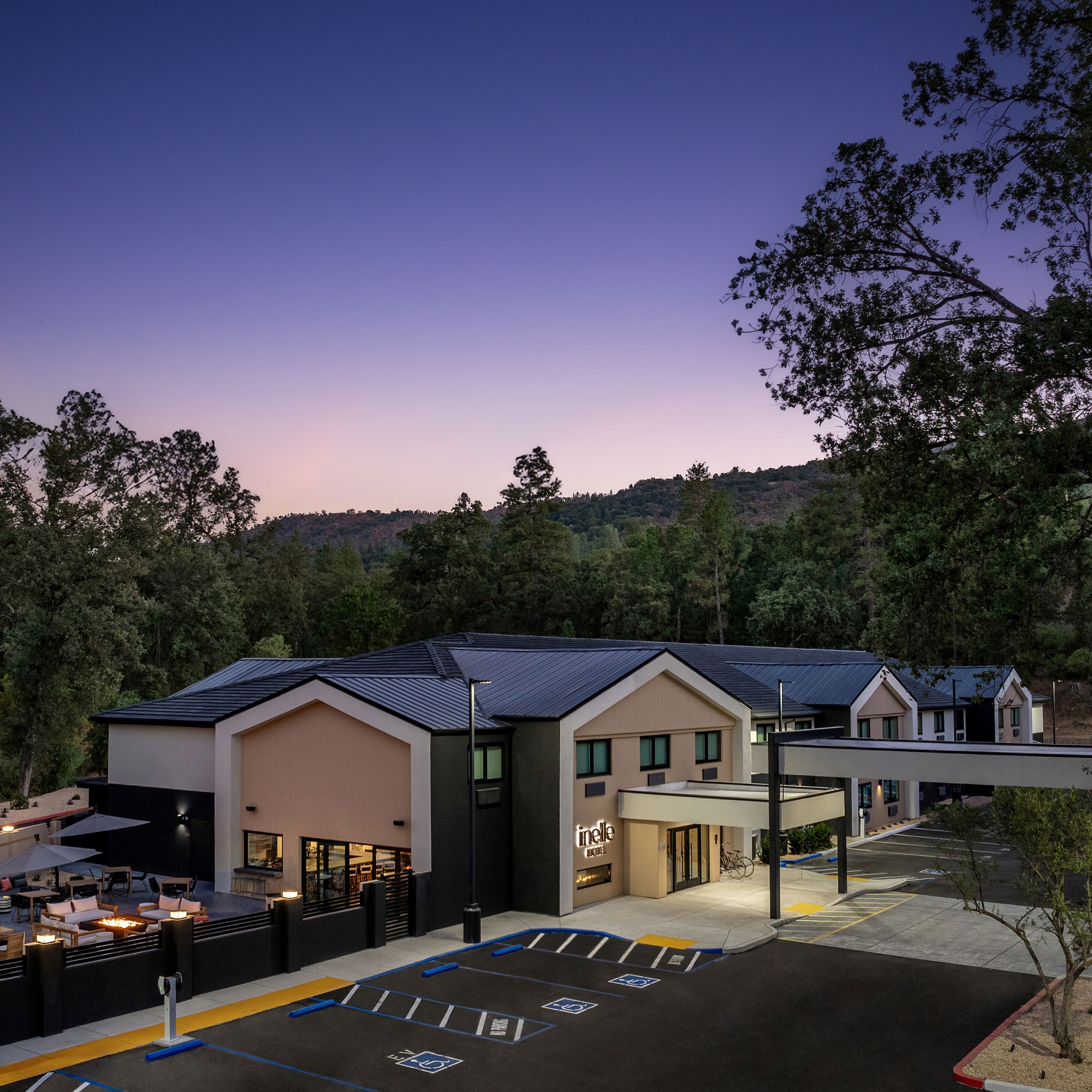 The Inelle, Oakhurst Yosemite, a Tribute Portfolio Hotel - Image 1
