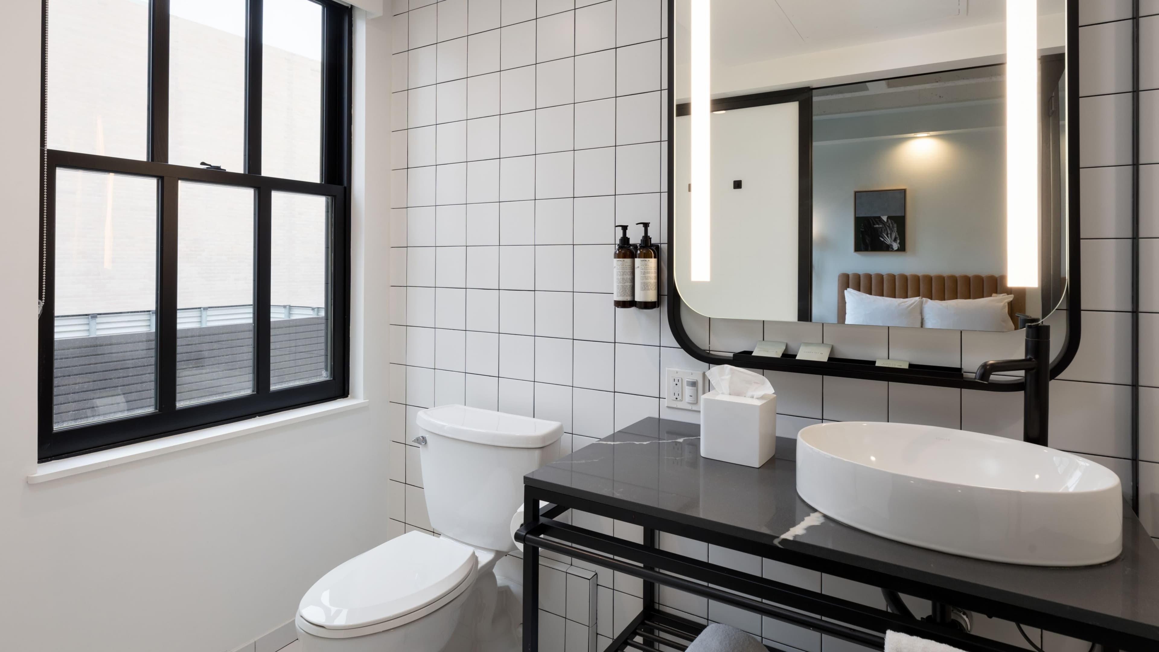 Petite Courtyard Queen - Image 3