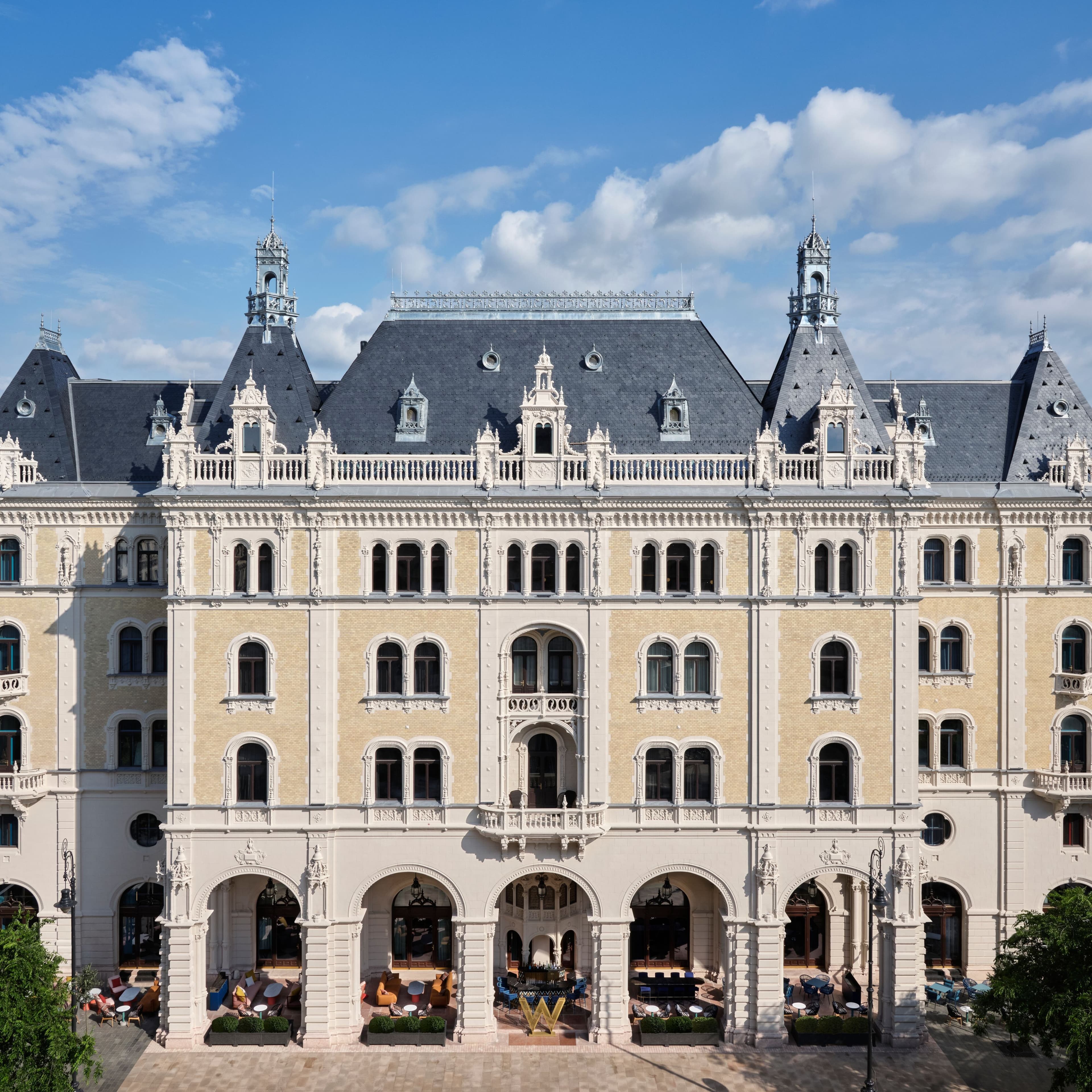W Budapest