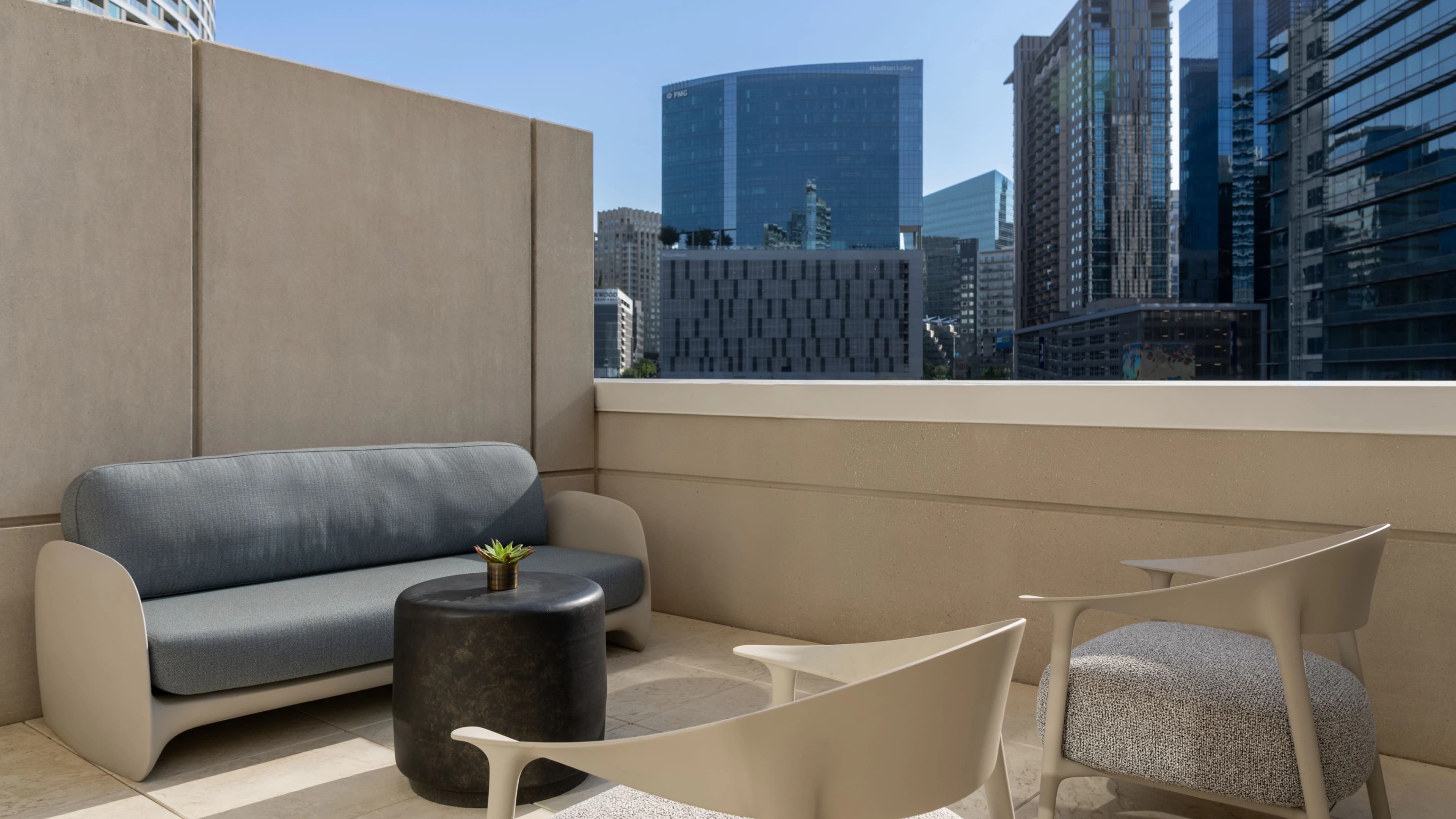 W Dallas — 19