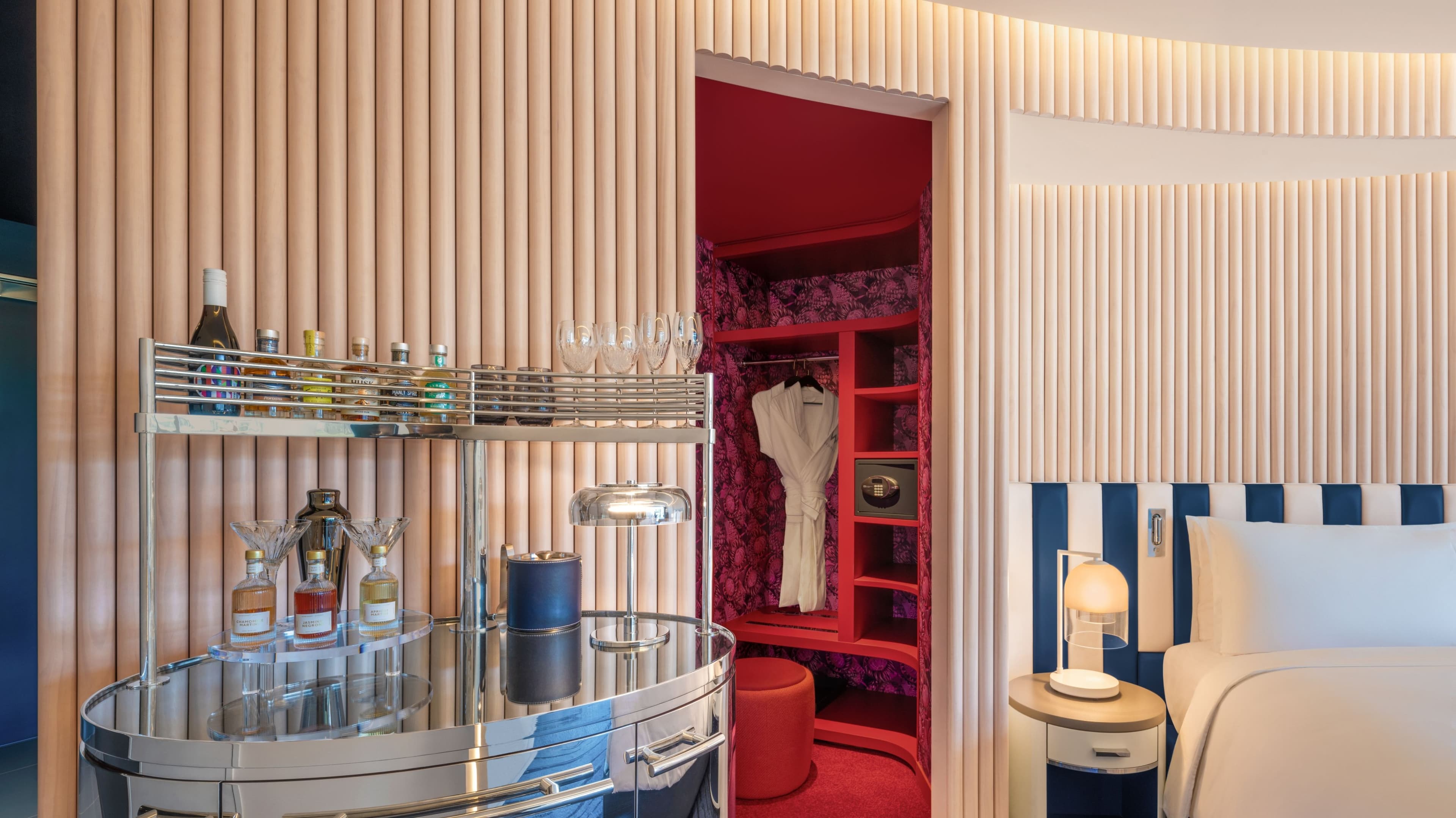 Deluxe Room - Image 3