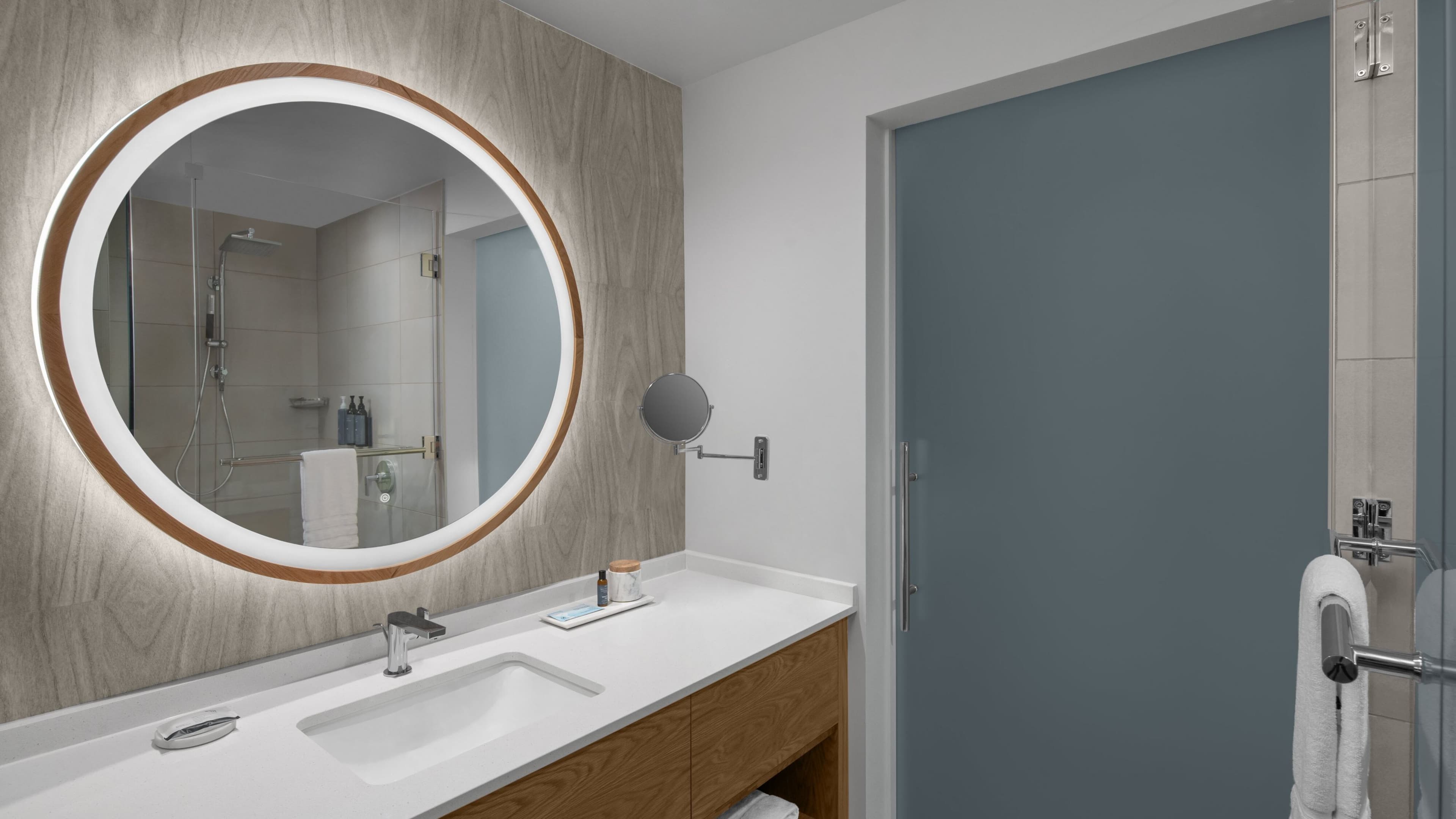 King Guest Room - Image 5
