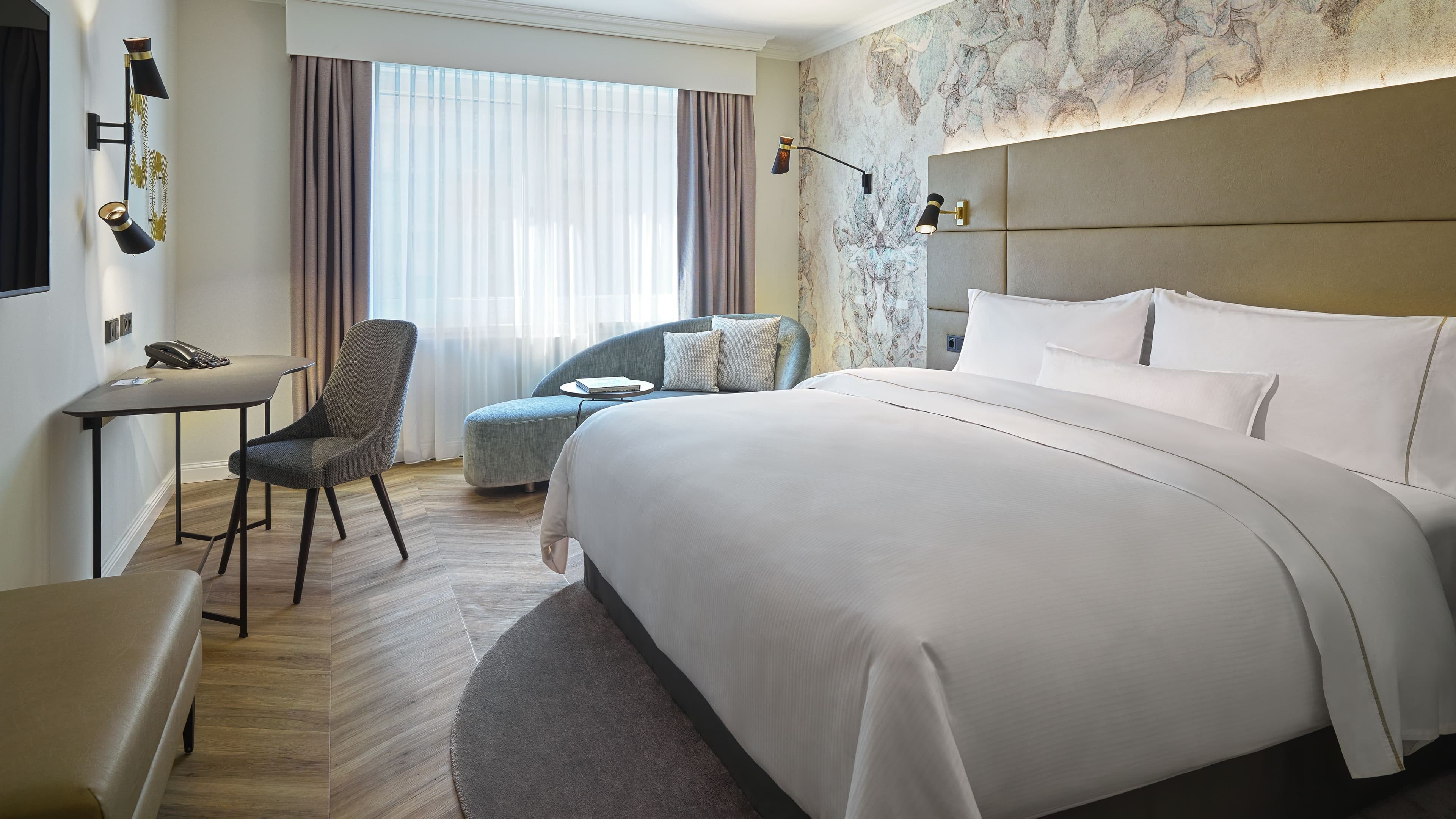 Deluxe Room - Image 2